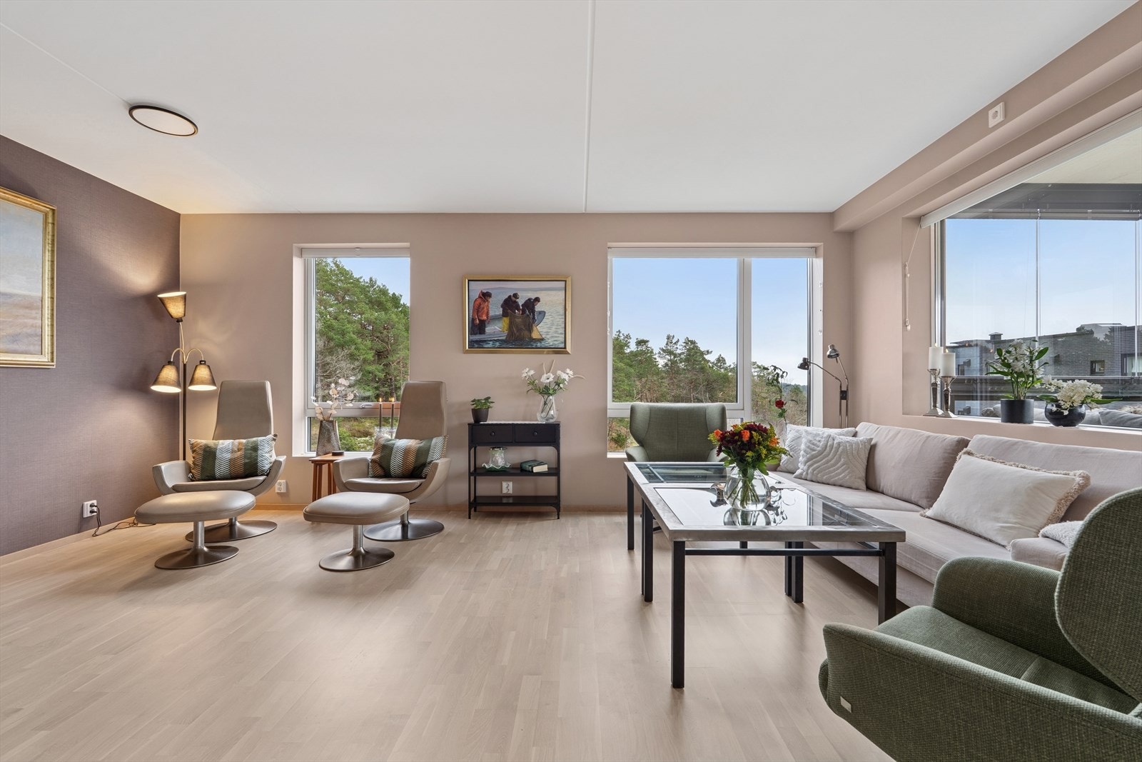 Stor stue hvor det er god plass til venner og familie! Galleribilde