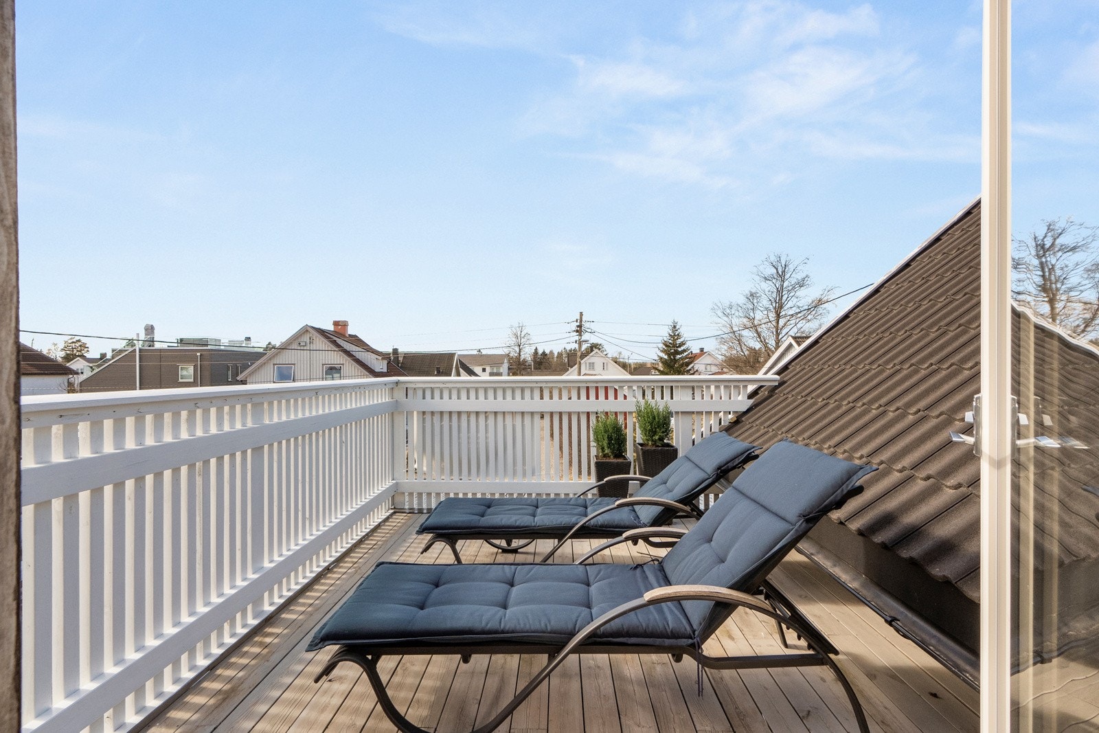 Her er det plass til diverse utemøblement. Galleribilde