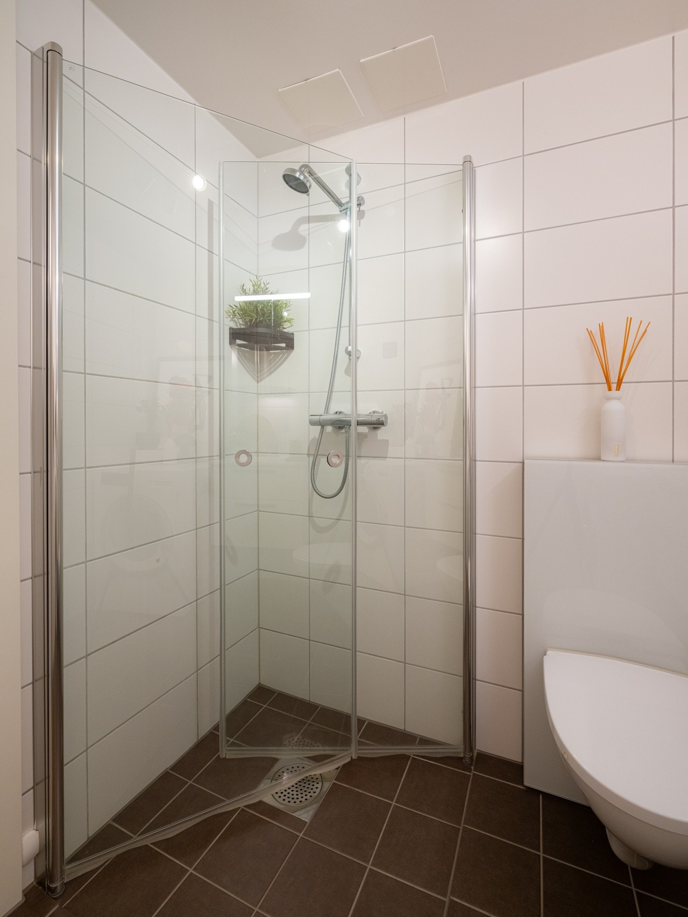Det er naturligvis opplegg for vaskemaskin på badet. Galleribilde