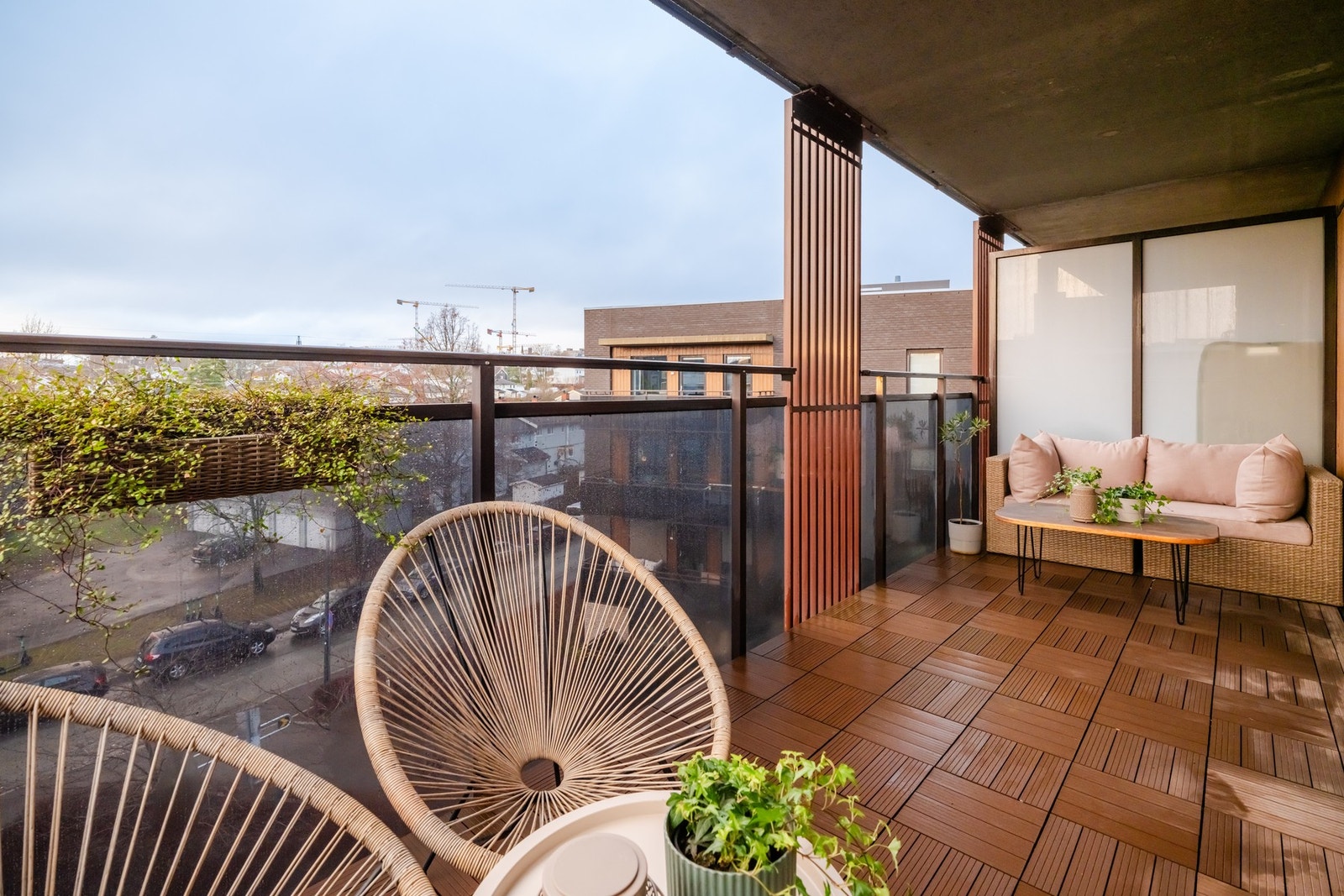 Uteplassen er på 12 kvm og gir med det plass til balkongmøblement, grill og beplantning. Galleribilde