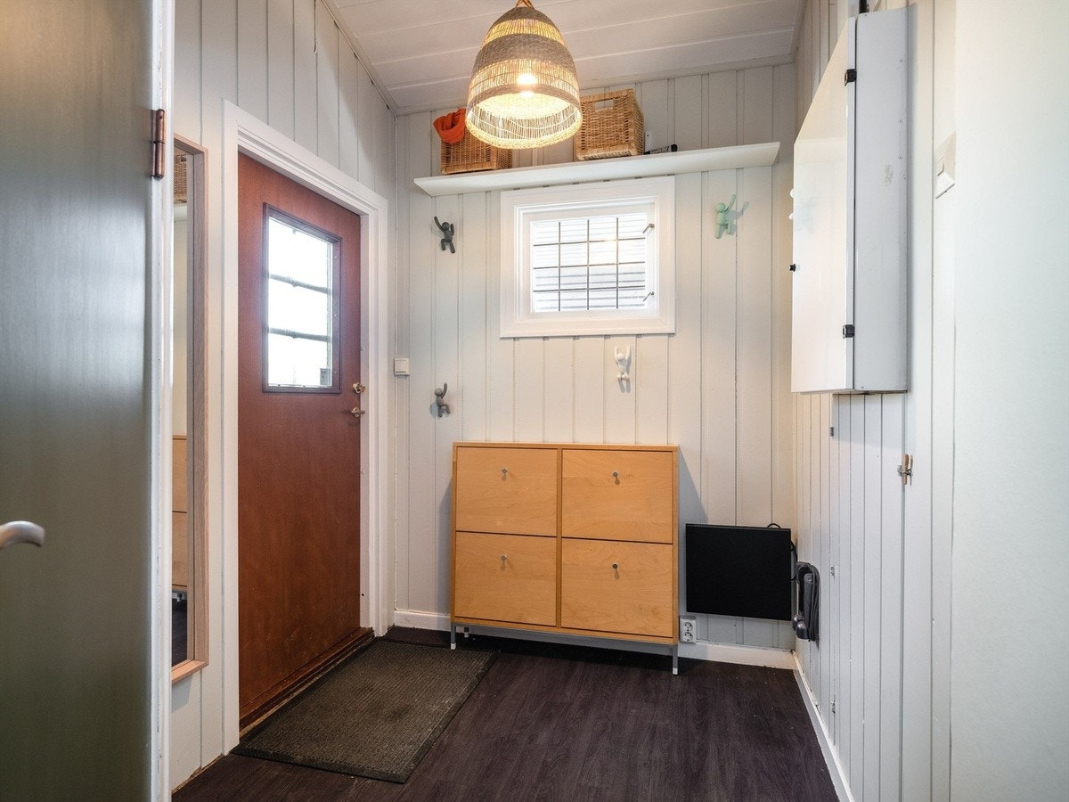 Eget inngangsparti som deles med en bi-leilighet i 1. etasje Galleribilde