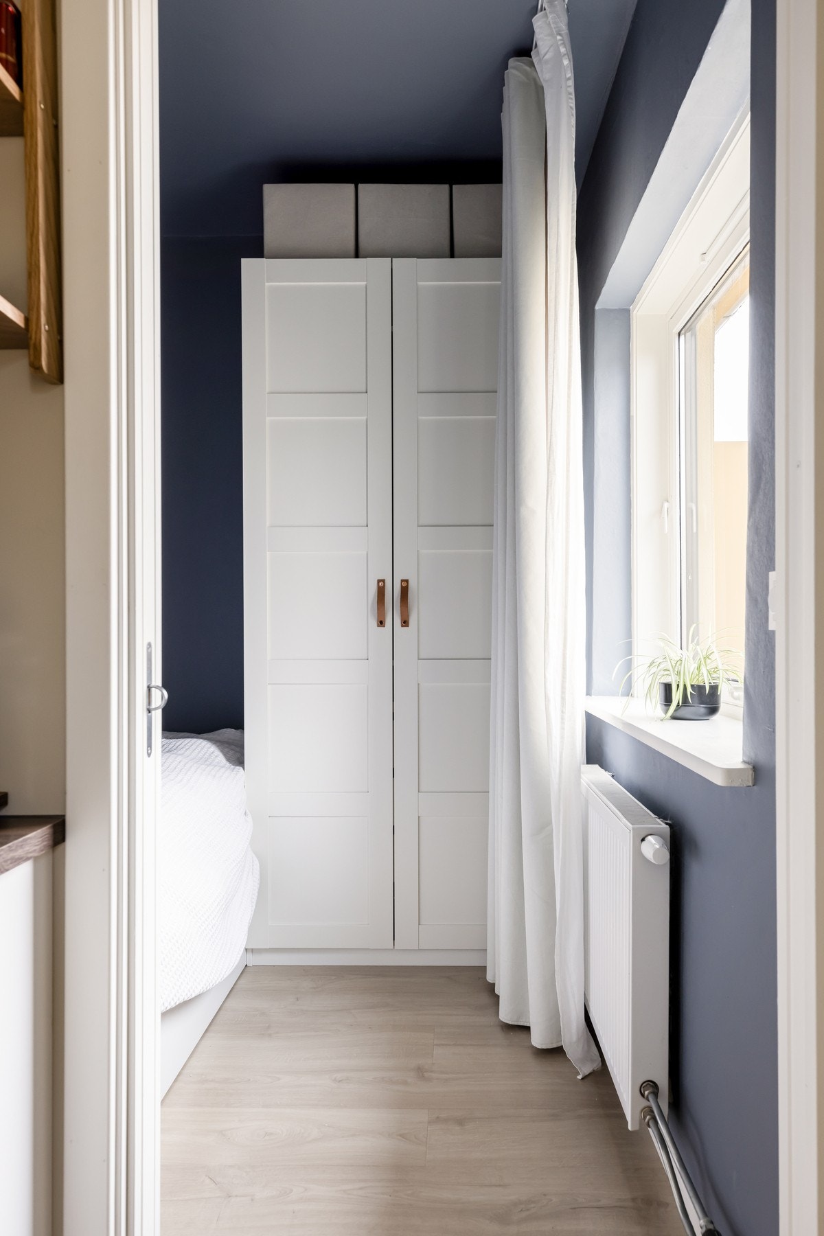 Boligen er malt i delikate farger og det er lagt nytt laminat gulv i 2024. Galleribilde