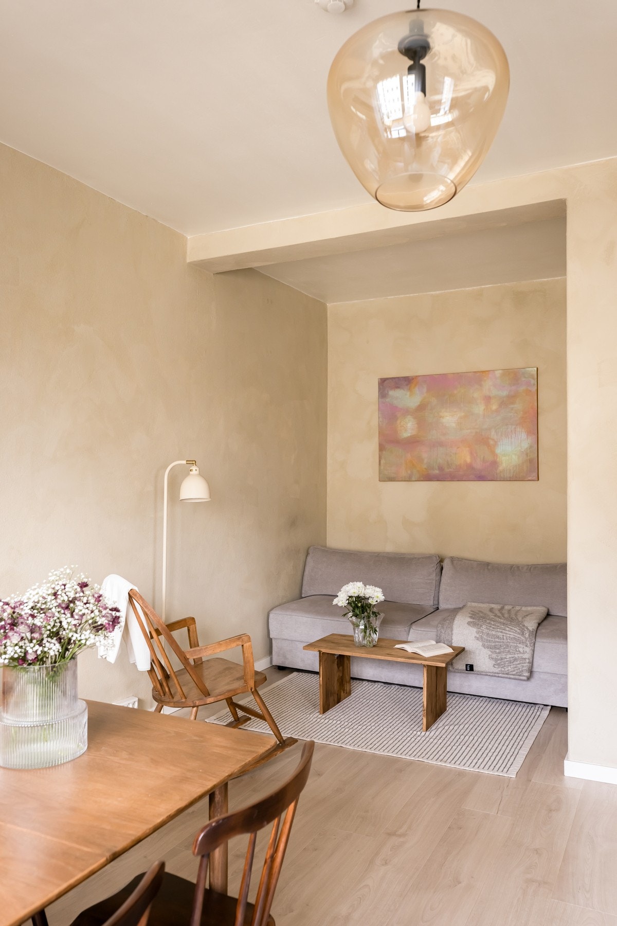 Varmekomfort er ivaretatt med effektiv fjernvarme og varmtvann inkl i husleien. Galleribilde