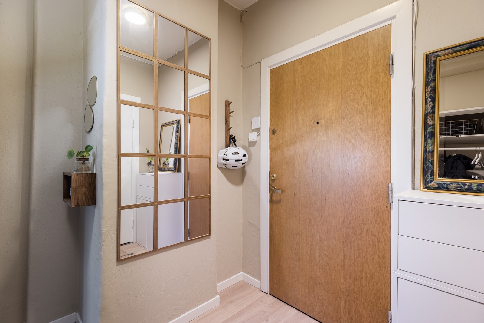 Velkommen - vi ser frem til å ta deg i mot på visning!
Foto: Scott Kvitberg Galleribilde