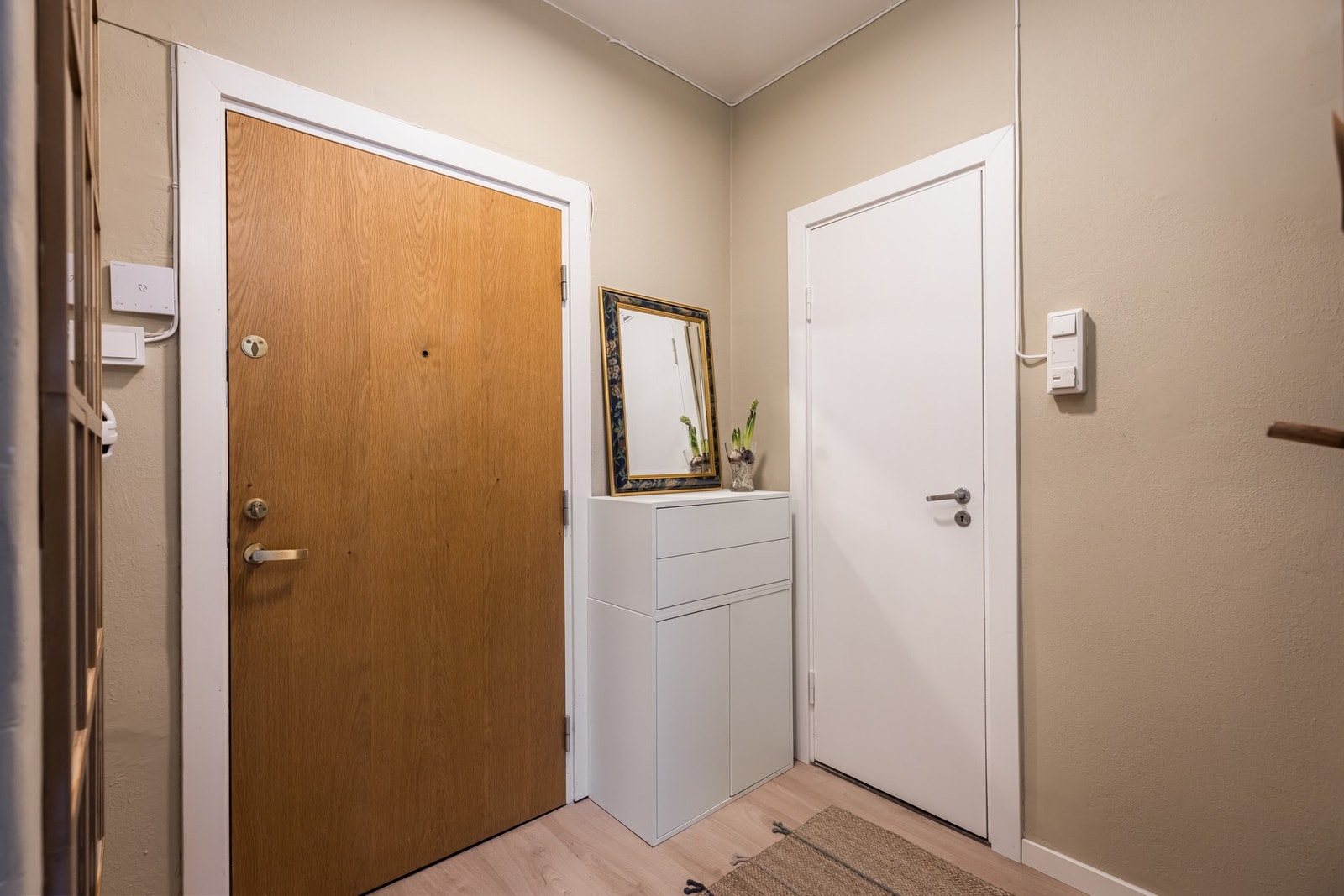 Leiligheten gjennomgikk oppussing i 2024 og fremstår som svært flott og innflyttingsklar. Galleribilde