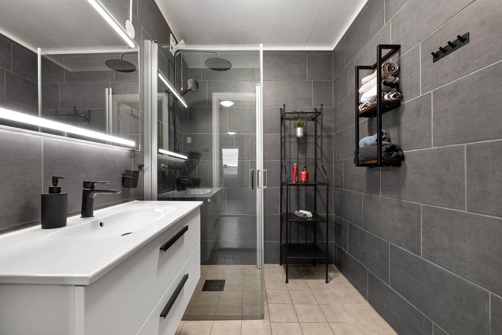 Overflater og innredning er vurdert til tilstandsgrad 1 av takstmann. Galleribilde