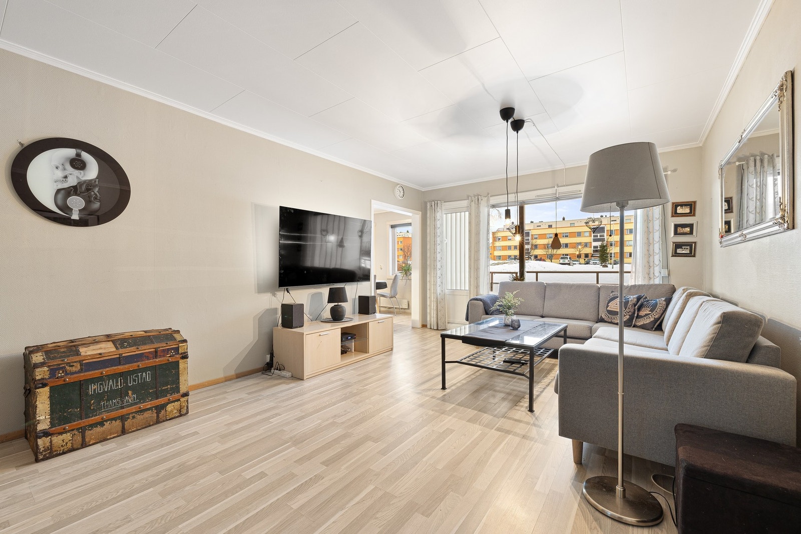 En fin 3-roms leilighet på 78 kvm i 1. etasje med meget sentral plassering på Hallset. Galleribilde