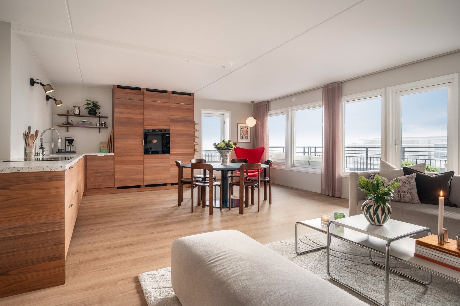 Velkommen til Klaus Torgårds vei 8 A, presentert av Ina Sartz v/Tinholt Eiendomsmegling. Galleribilde