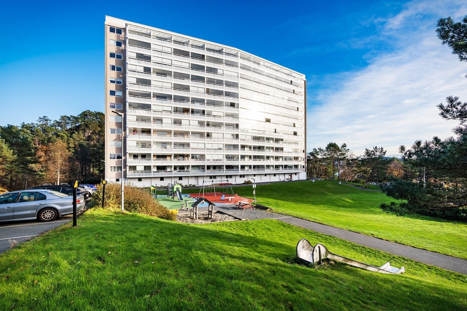 - Fra leiligheten er det kun 2 min gange til buss med hyppige avganger - Galleribilde