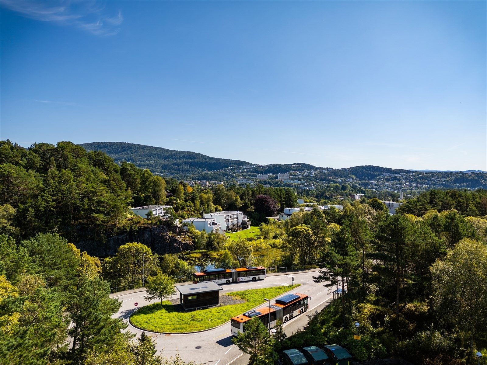 - Endestoppet til linje 4 ligger like nedenfor borettslaget, og har avganger hvert 10. minutt - Galleribilde