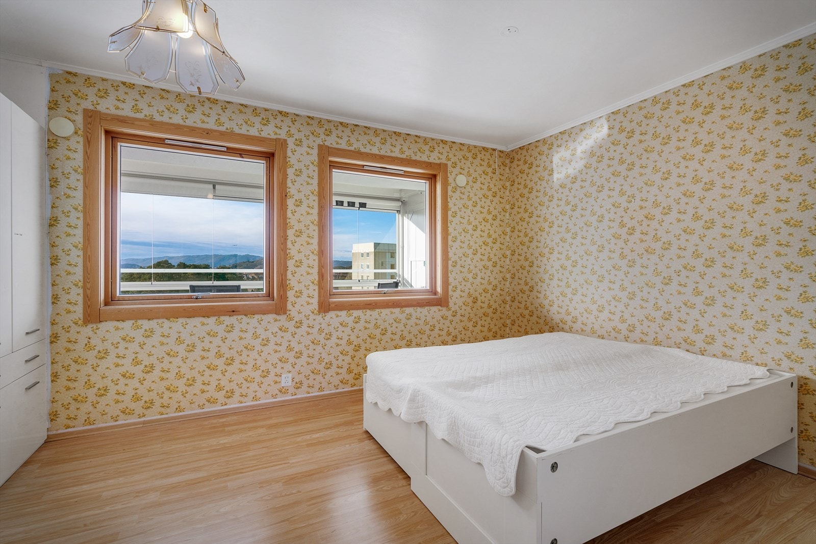 - Leiligheten har 2 soverom. Soverom 1 er av god størrelse og måler 14,8 m² - Galleribilde