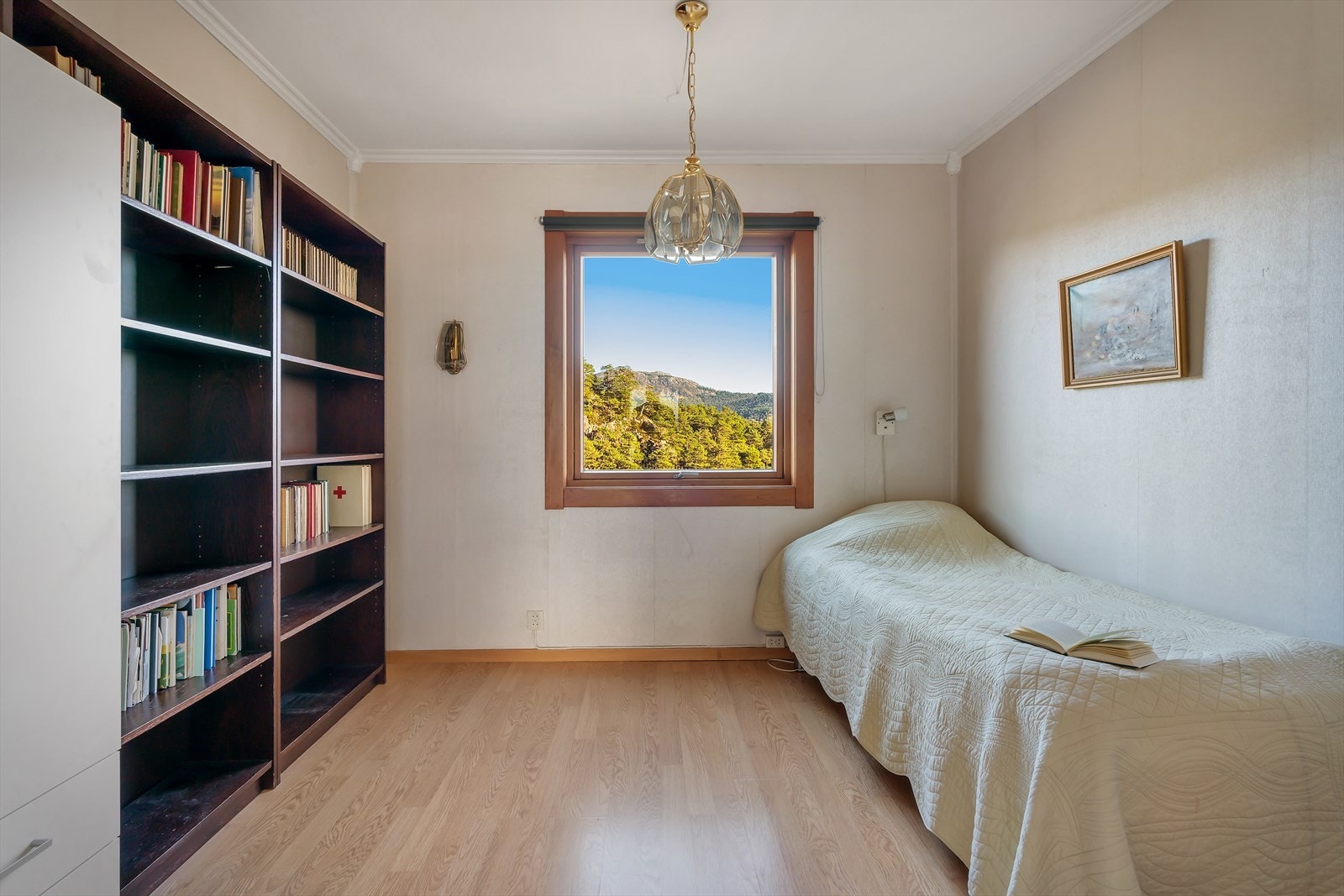 - Soverom 2 måler 9,7 m² - Galleribilde