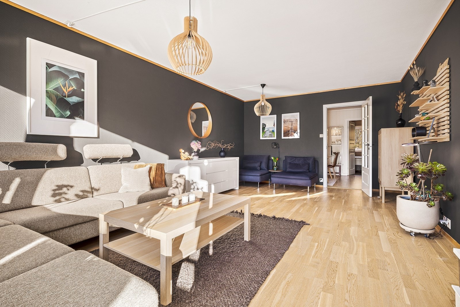 Stuen har flere møbleringsmuligheter Galleribilde