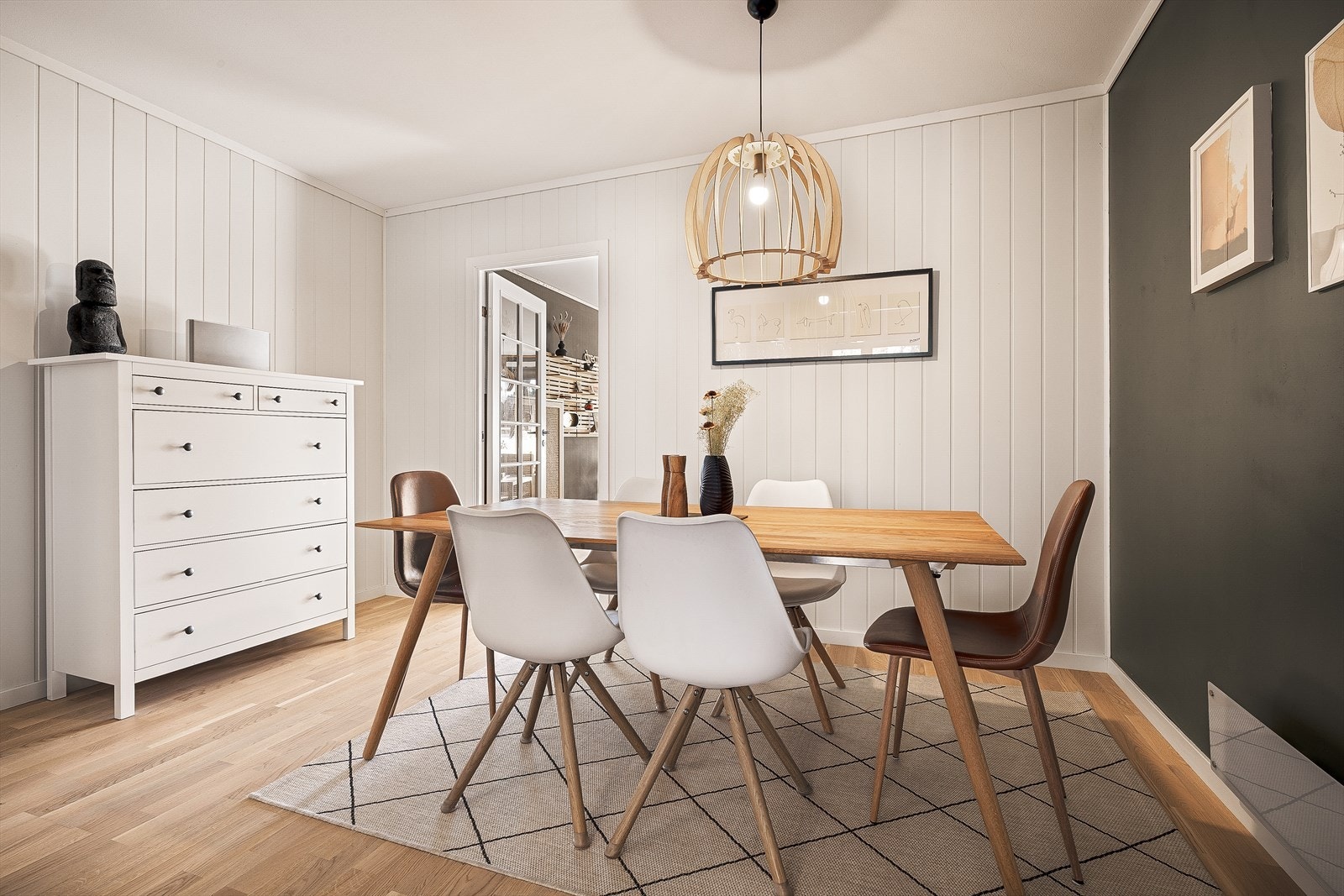 Moderne og tidriktige overflater/fargevalg og god planløsning Galleribilde