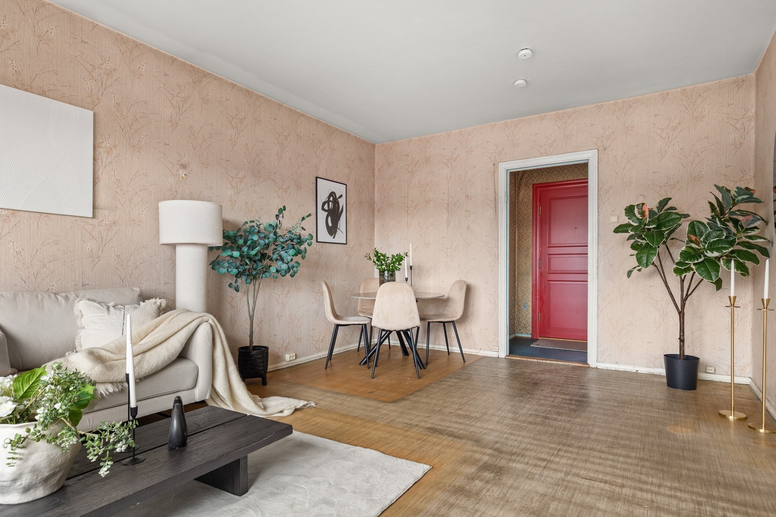 Stue med pent utsyn og godt dagslys Galleribilde