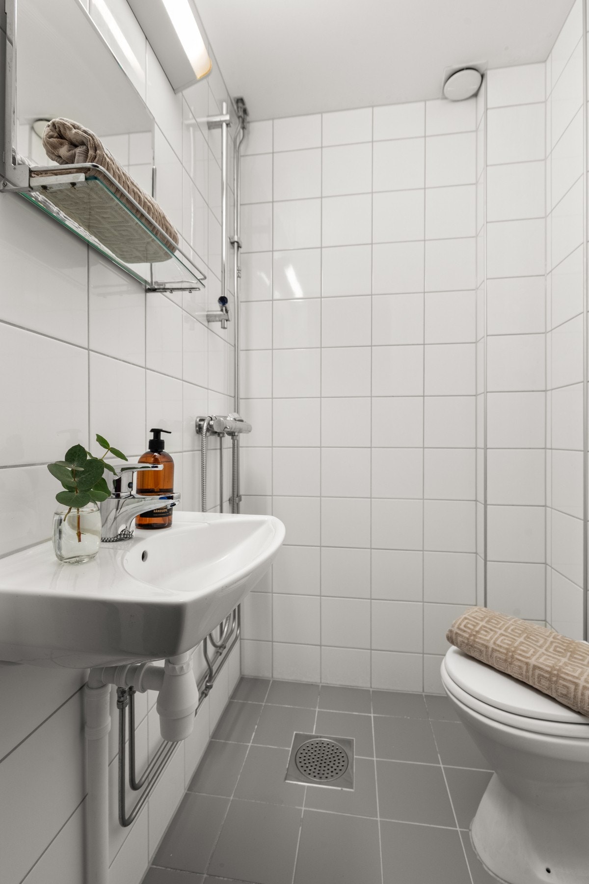 Lyst og praktisk bad som kan oppgraderes etter eget ønske Galleribilde