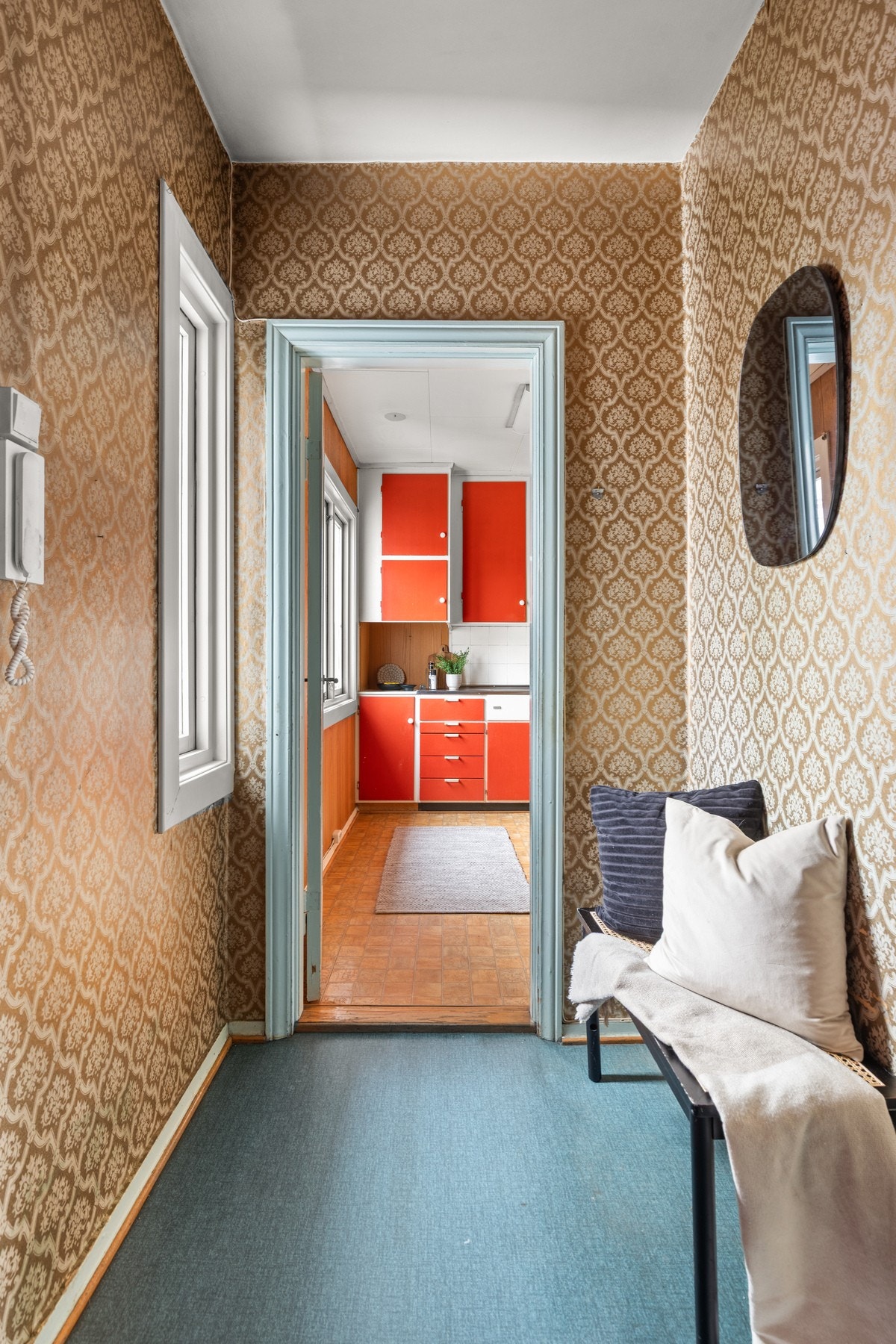 Gang fra entrè til kjøkken Galleribilde