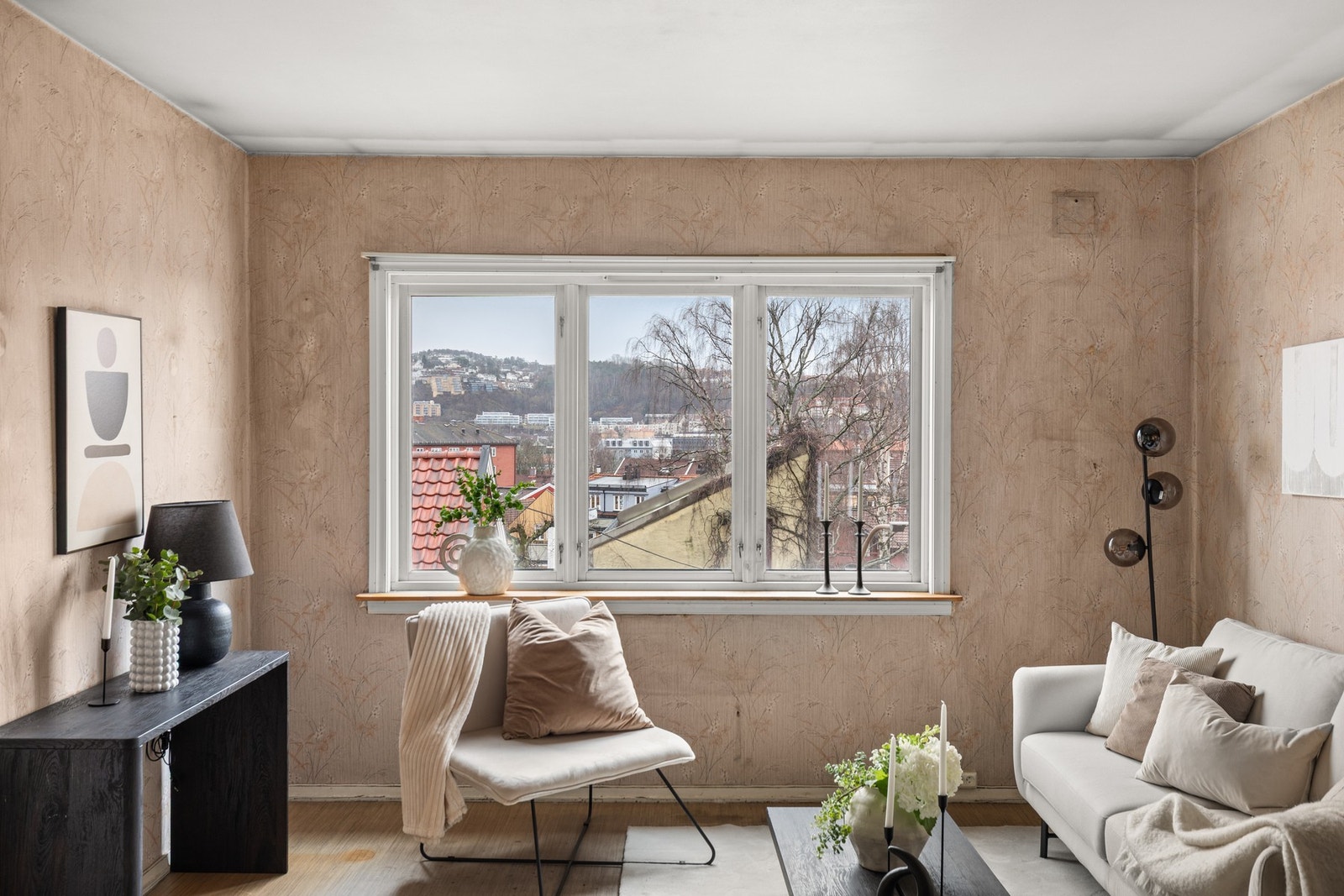 Fra stuen i 3. etasje er det en fantastisk utsikt mot Kampen kirke i øst, Ekeberg mot syd og Oslofjorden mot vest. Galleribilde