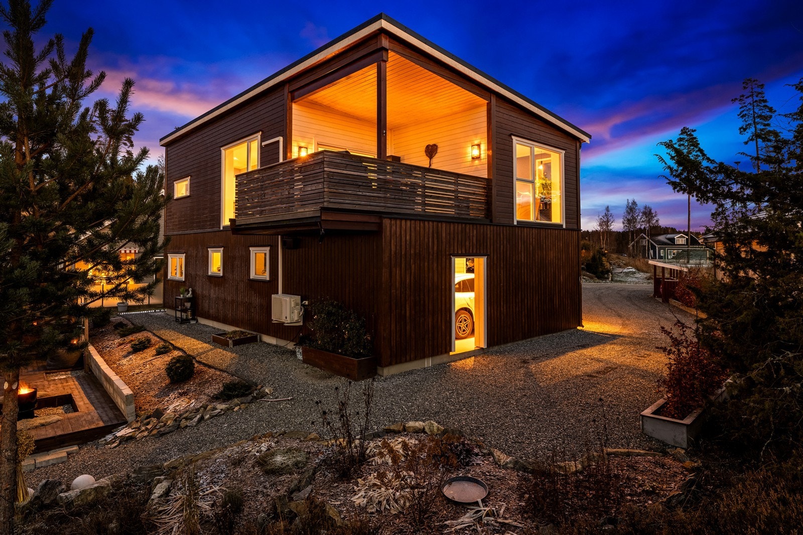 Balkongen i trekonstruksjon gir en hyggelig uteplass med overbygg. Galleribilde