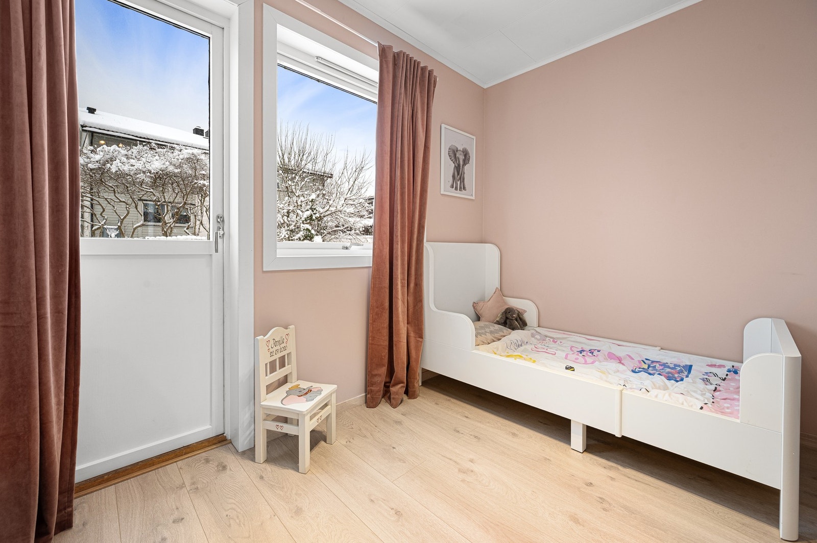 Fra soverom 3 har man utgang til en romslig terrasse på 16,1m². Galleribilde