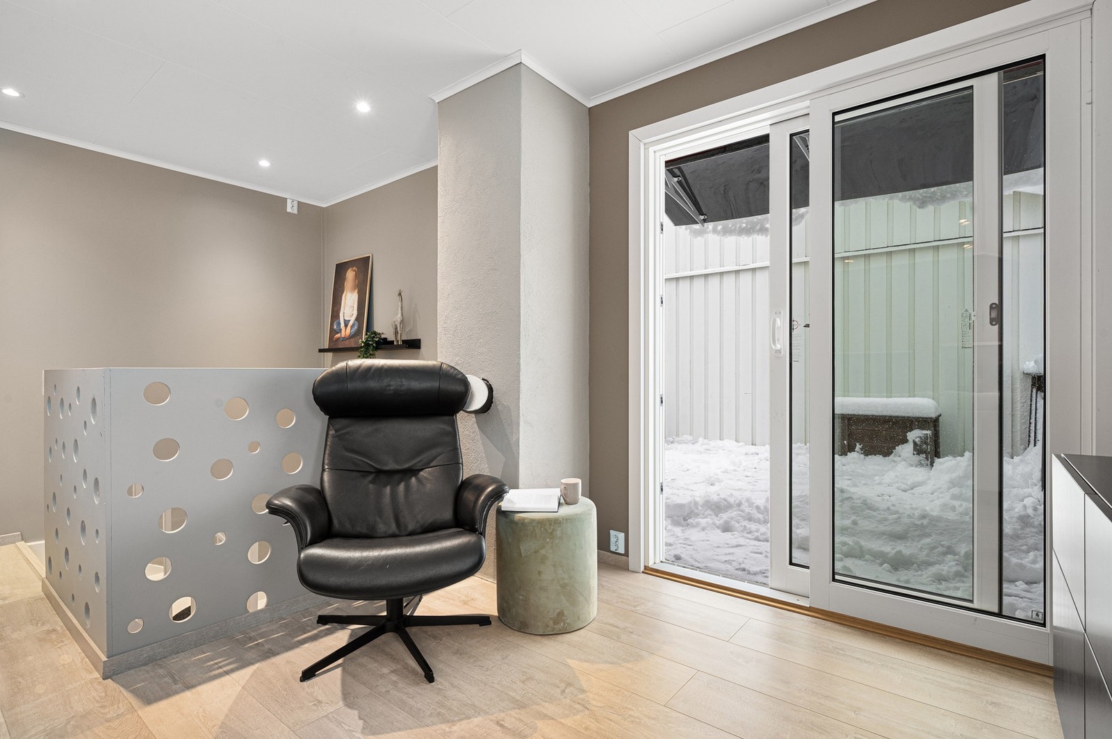 Fra stuen har man også utgang til en stor og solrik takterrasse. Galleribilde