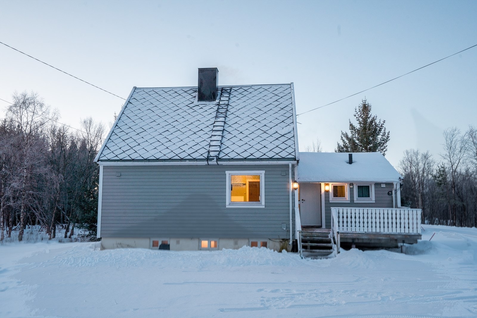 Fasade med inngangsparti. Galleribilde