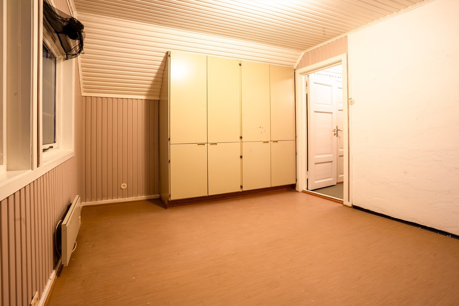 Soverom 3 har rikelig med oppbevaringsplass. Galleribilde