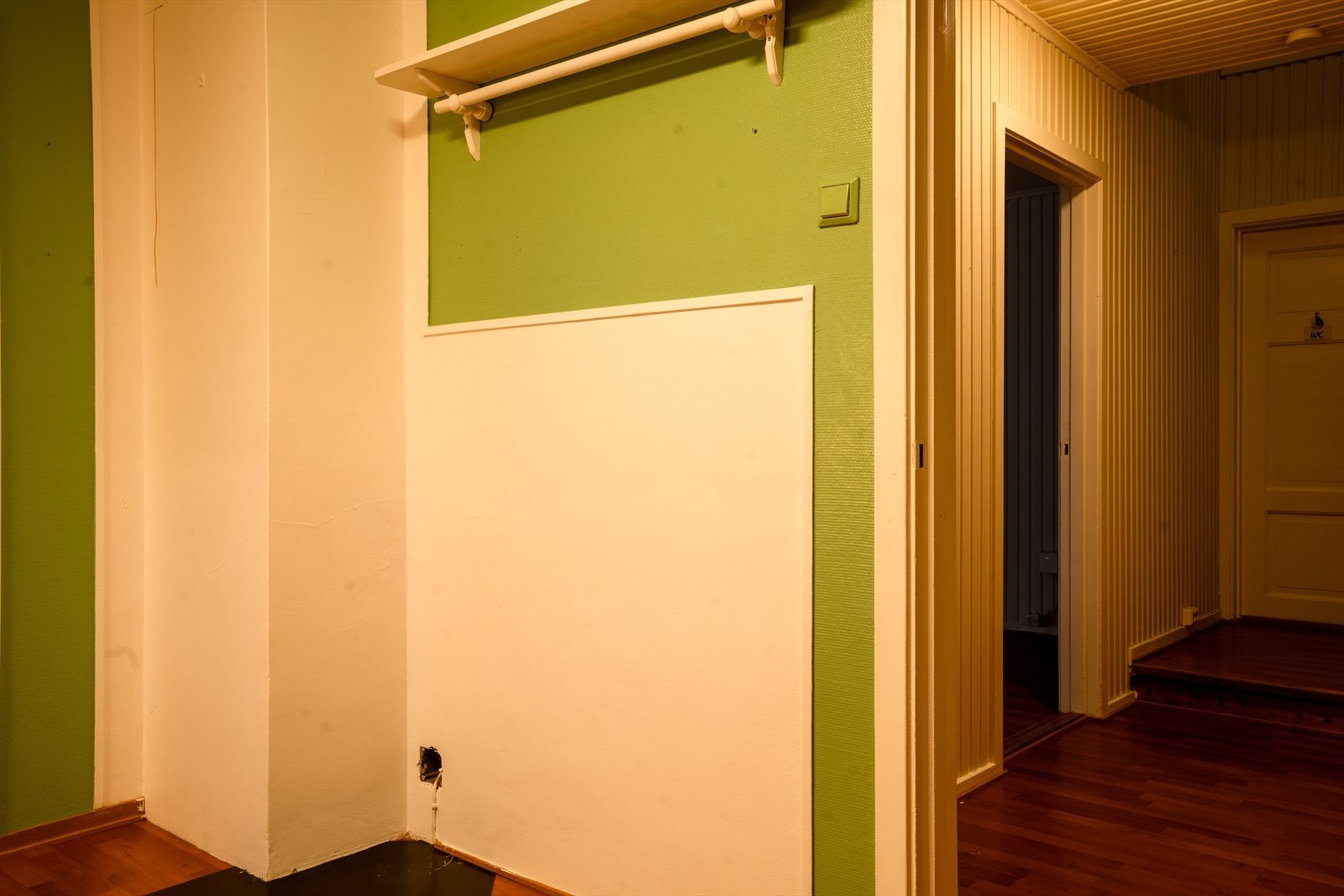 Lys og romslig gang med potensial for personlig tilpasning. Galleribilde