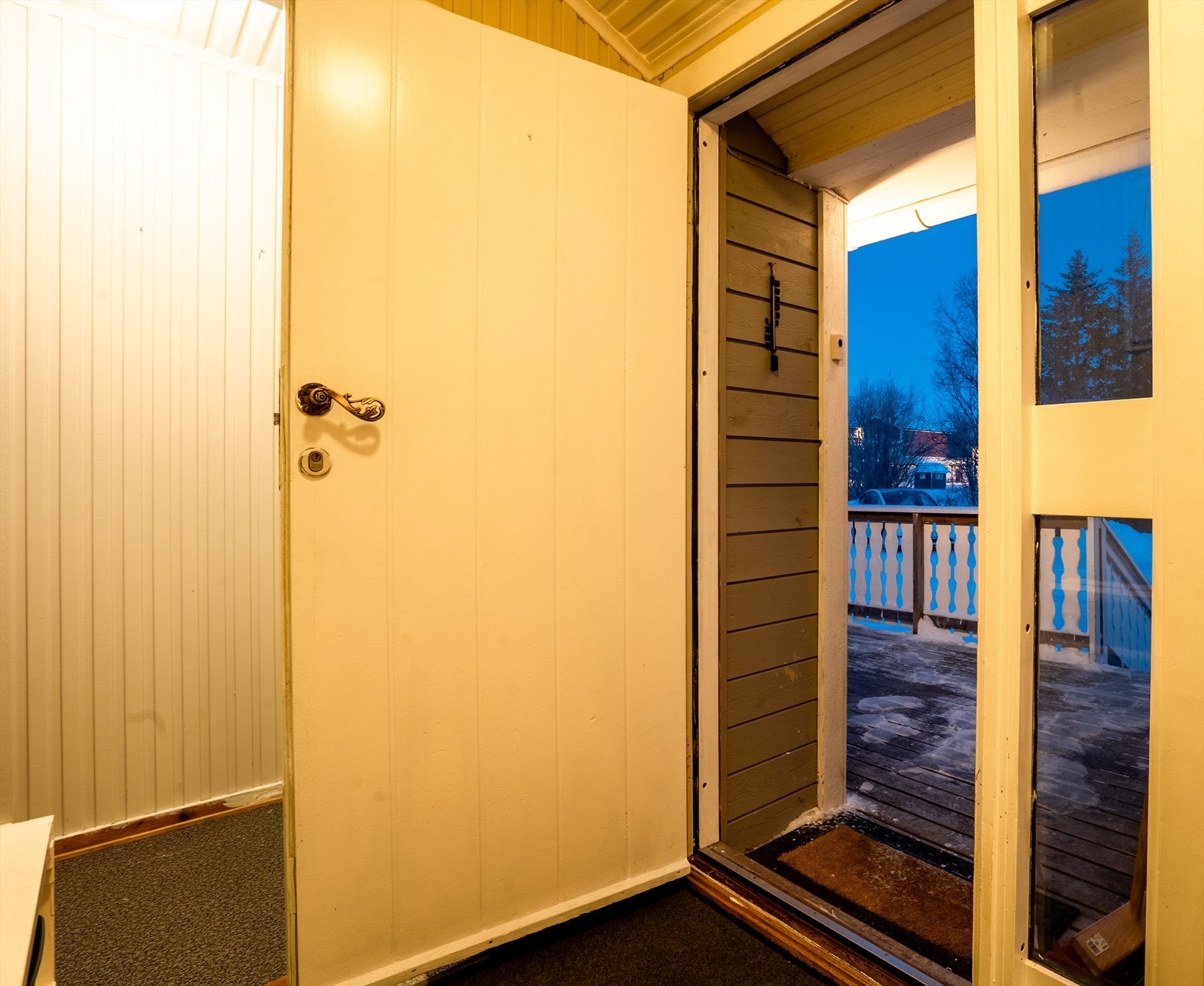 Boligens inngangsparti. Galleribilde