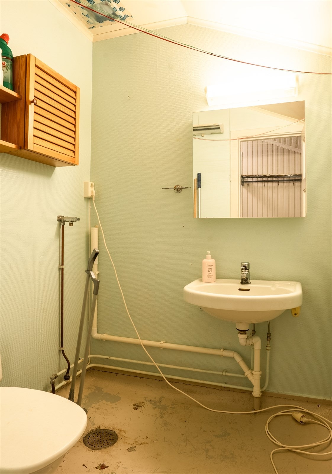 Toalettrom, med opplegg for vaskemaskin og tørketrommel. Galleribilde