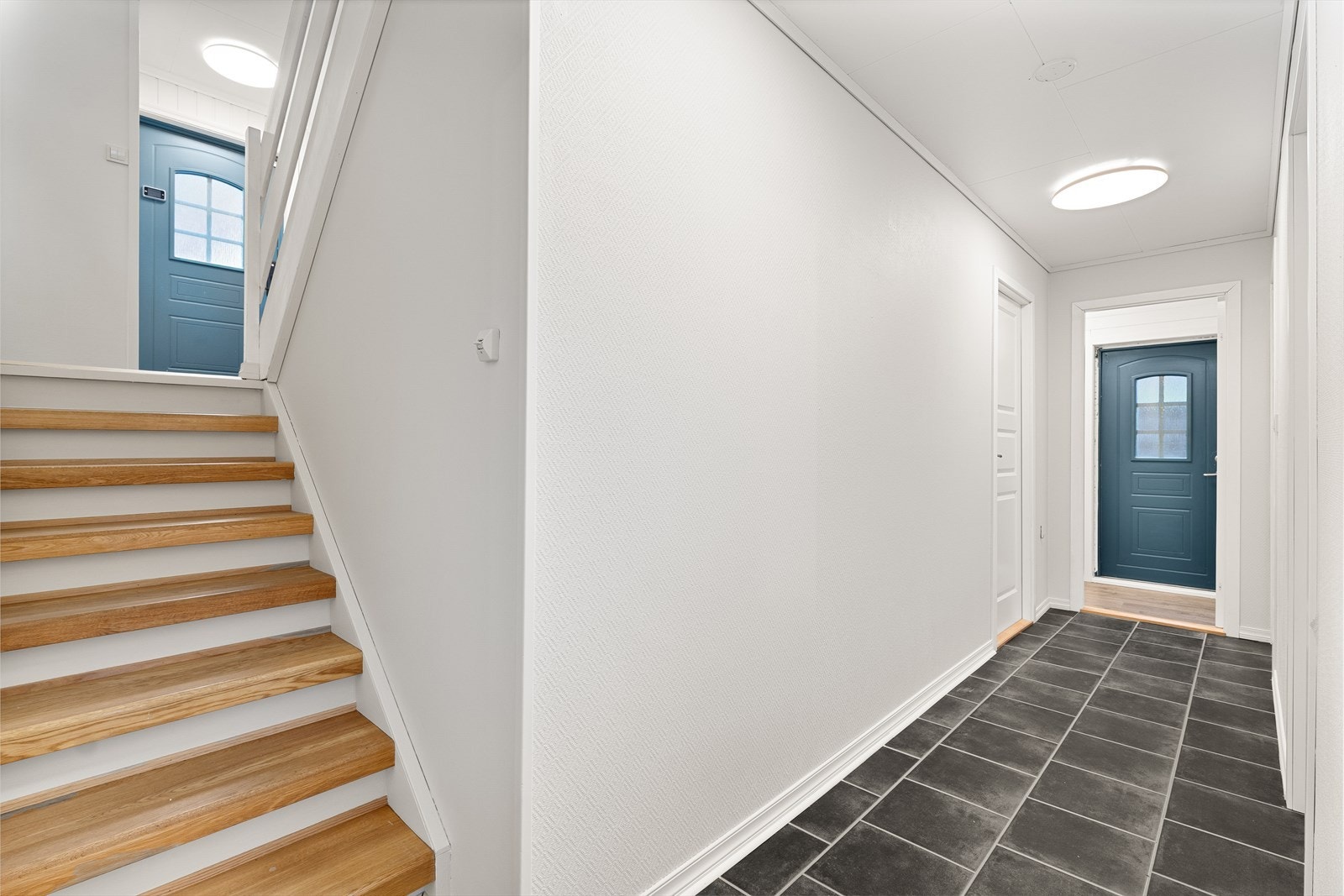 Det er også inngangsparti i underetasjen. Galleribilde