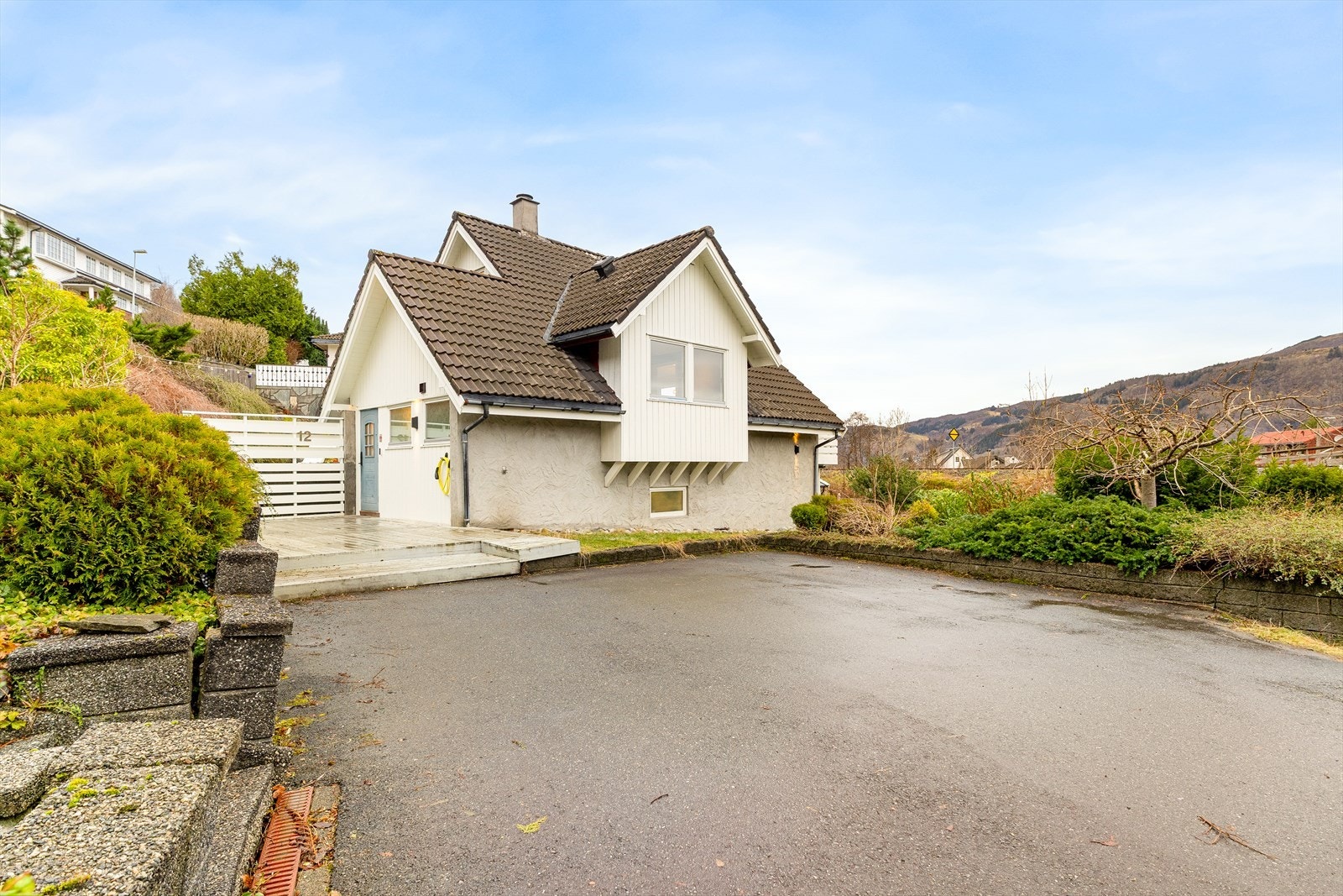 Det er gode parkeringsmuligheter på egen eiendom. Galleribilde