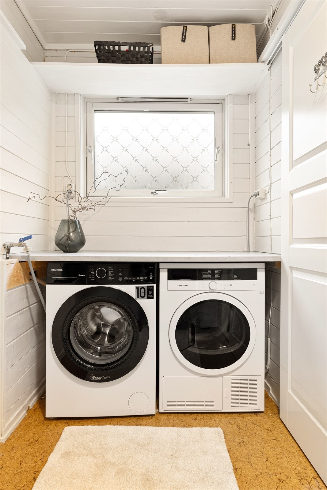 Vaskerommet er utstyrt med opplegg for vaskemaskin. Galleribilde