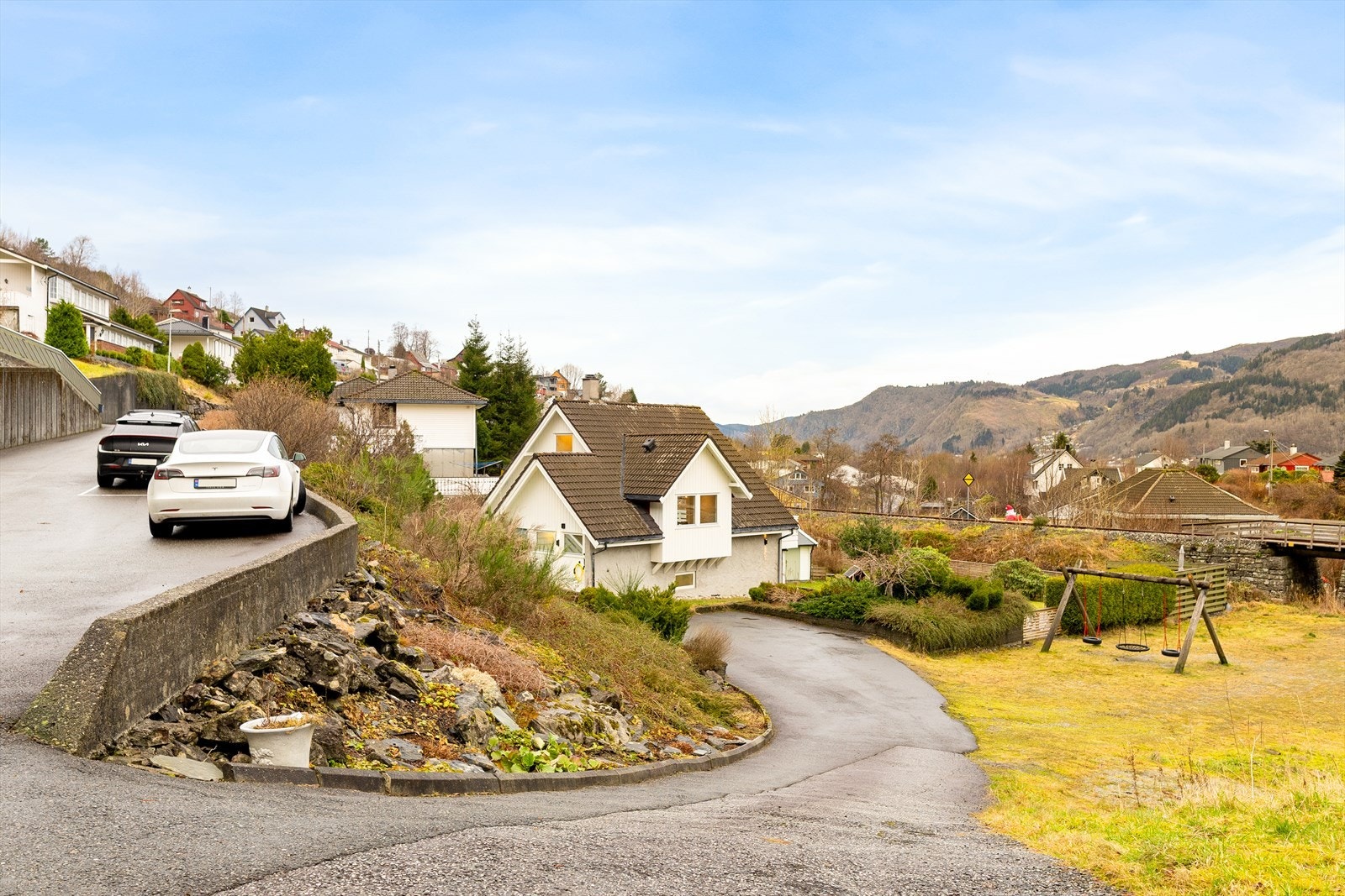 Lekeplass rett ved huset - trivelig plass for barna. Galleribilde