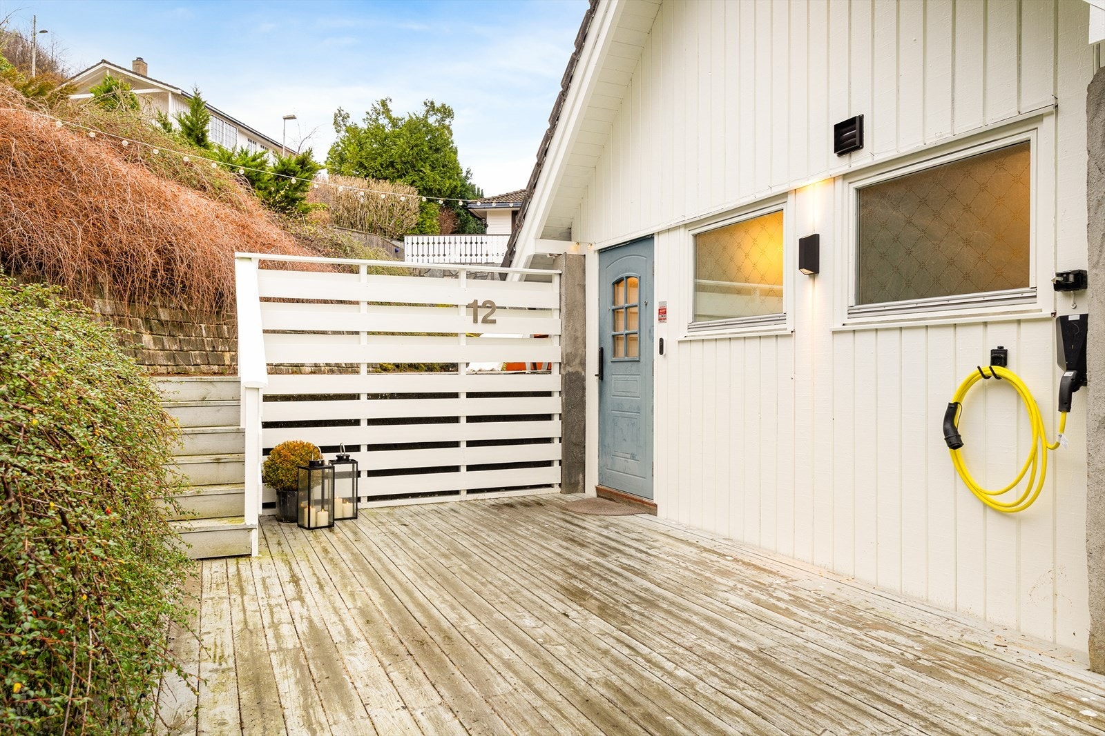 Inngangsparti. Elbil-lader installert i 2024. Galleribilde