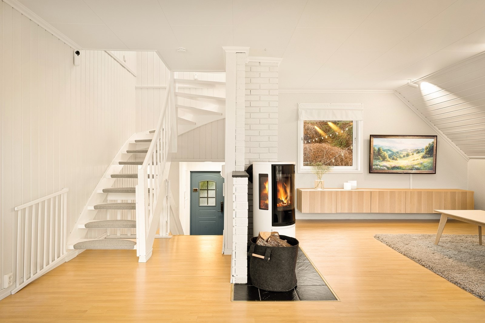 Trapp til mellometasje og loftsetasjen. Galleribilde