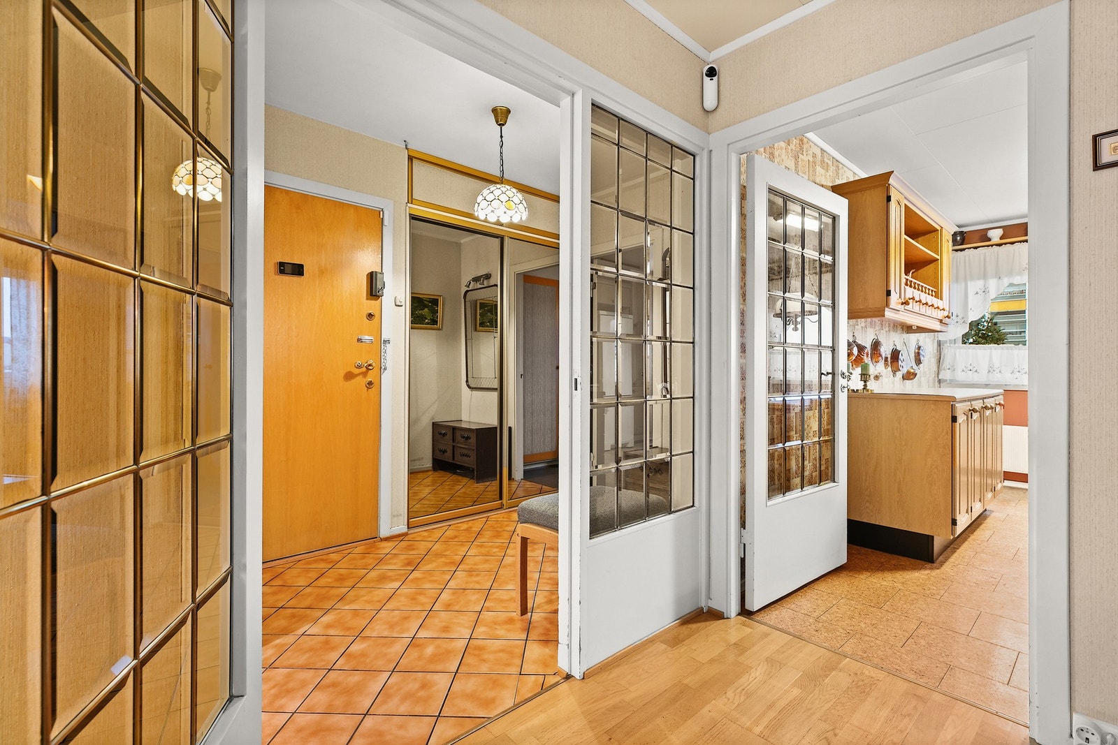 Her er det godt å komme hjem, samt å ønske gjester velkommen Galleribilde