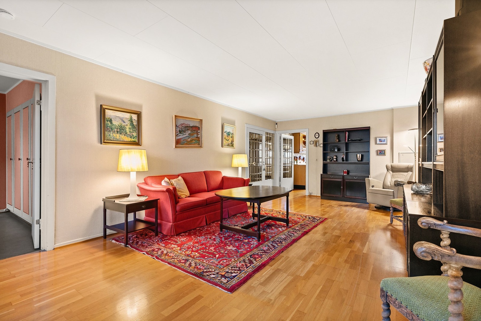 Her er det god boltringsplass til familien, hvor hyggelige kvelder kan nytes hjemme Galleribilde