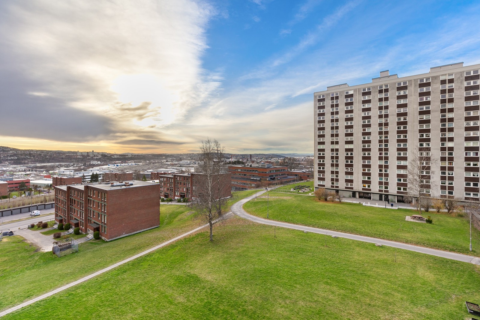 Leiligheten ligger i 5.etasje, som gir en luftig utsikt over store deler av Oslo Galleribilde