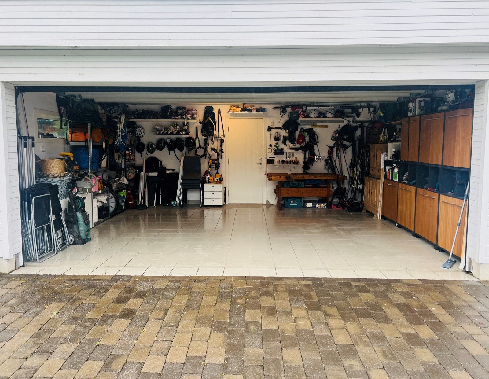 Romslig garasje bodrom i bakkant - Privat bilde Galleribilde