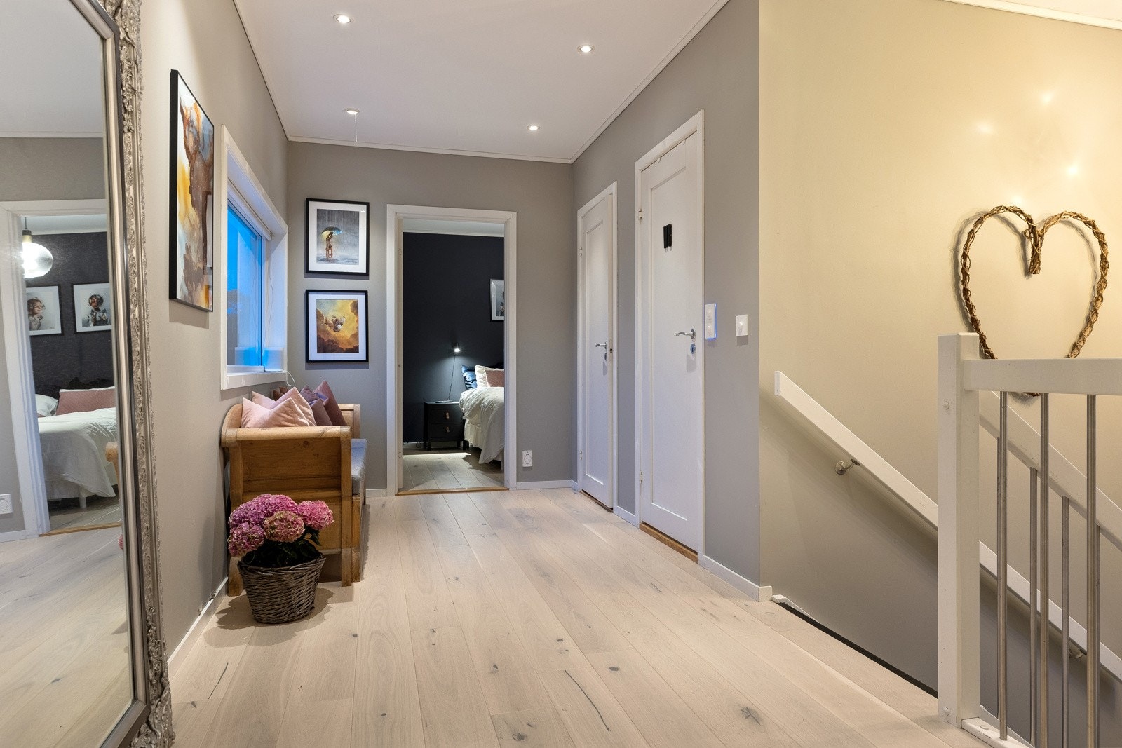 Det er også lagt klart i gulver for vannbåren varme i 2.etasje (ikke tilkoblet) Galleribilde