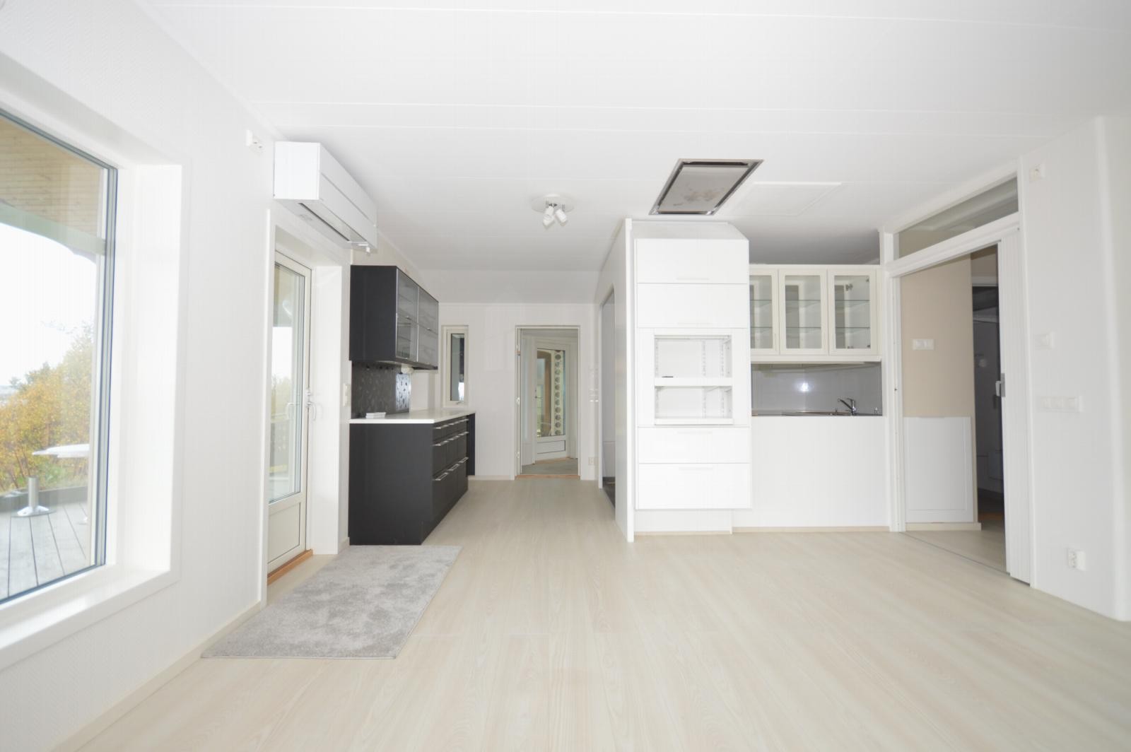 Stue mot kjøkken Galleribilde