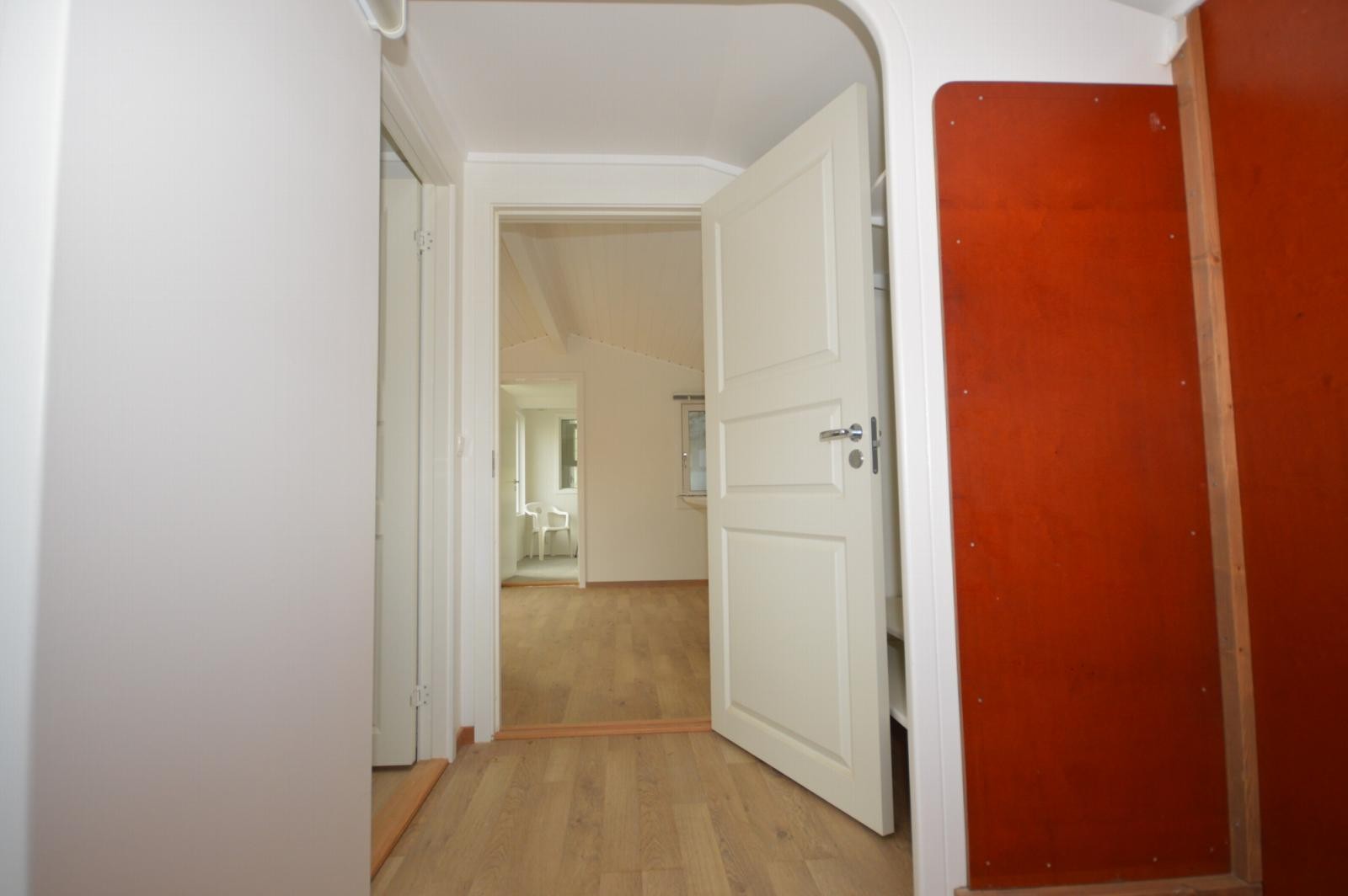 Mot entre Galleribilde