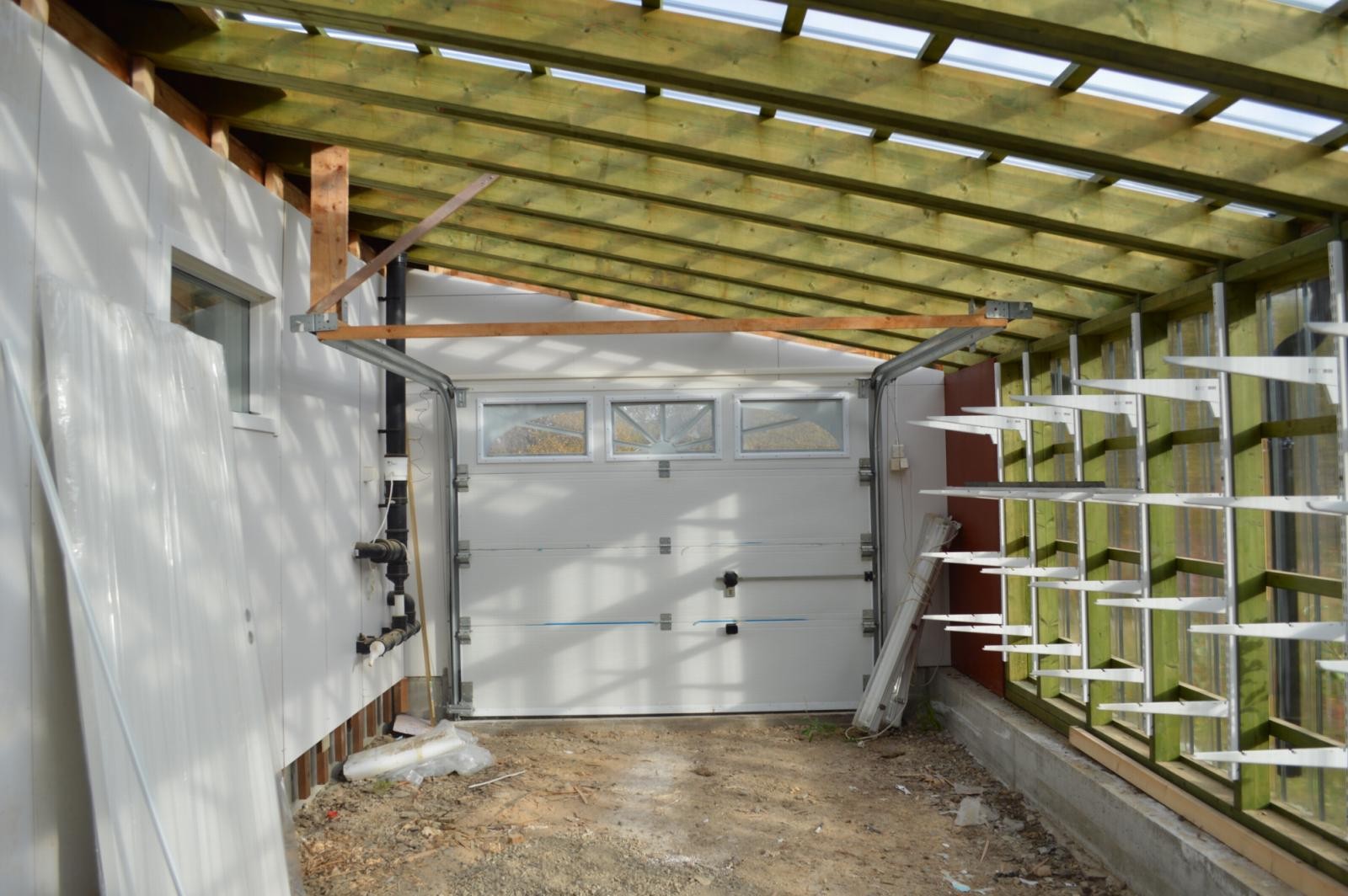 Drivhus med plexsiglass og garasjeport Galleribilde