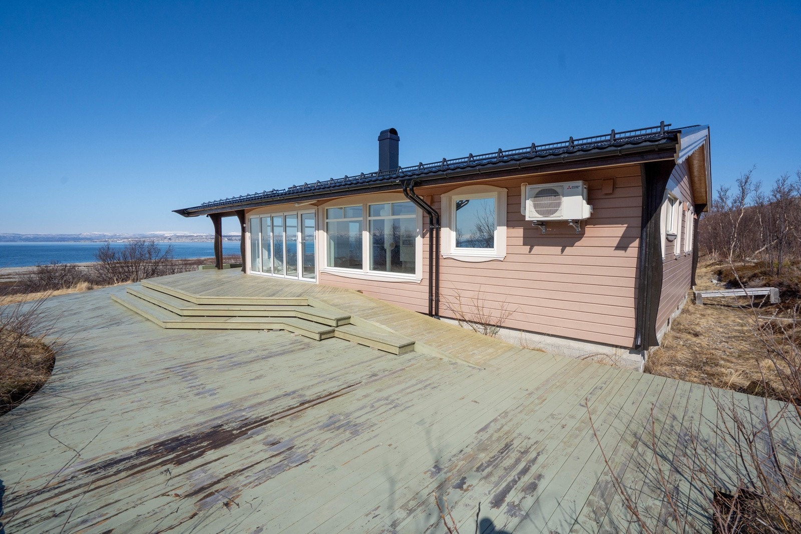 Varmepumpe montert på vegg Galleribilde