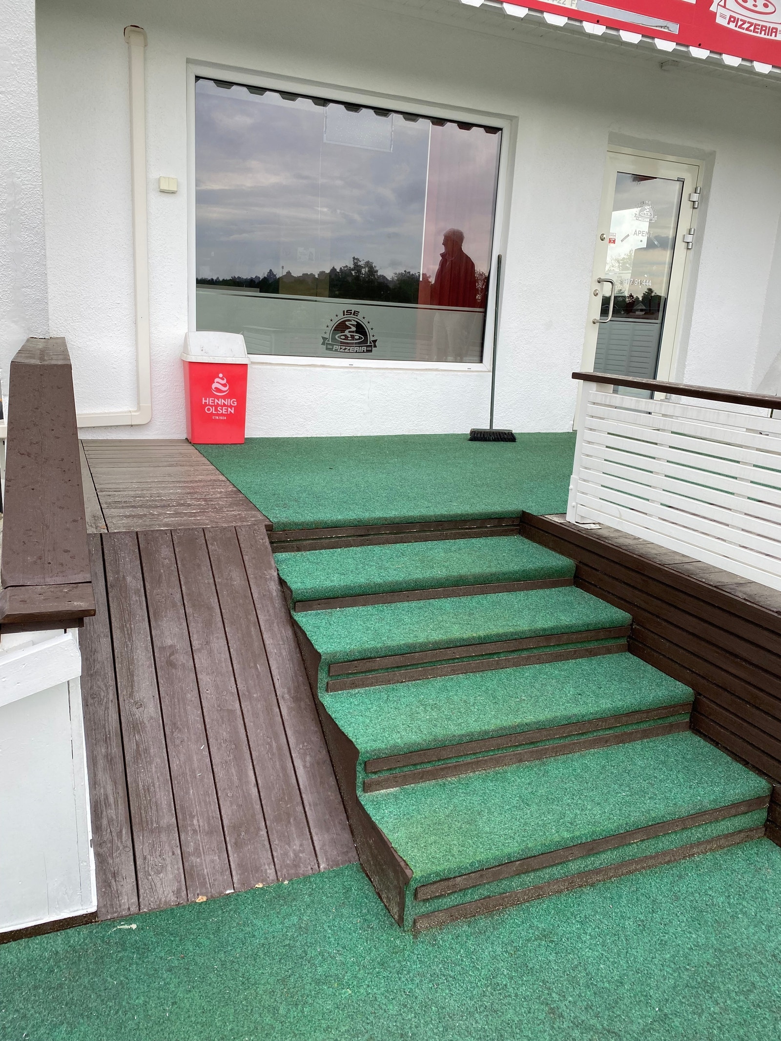 Inngang kro-pizzeria Galleribilde