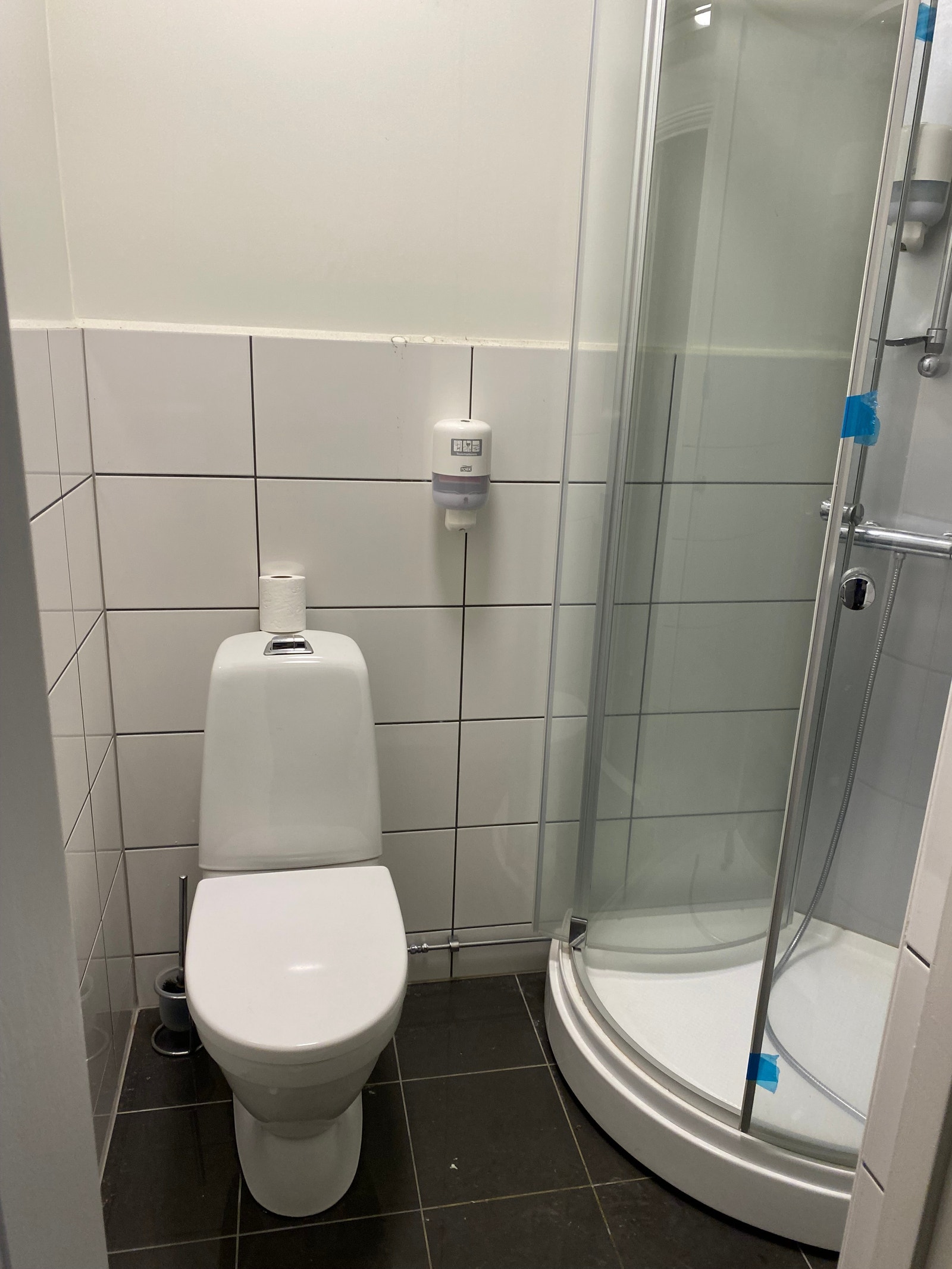 Personaltoalett og dusj Galleribilde