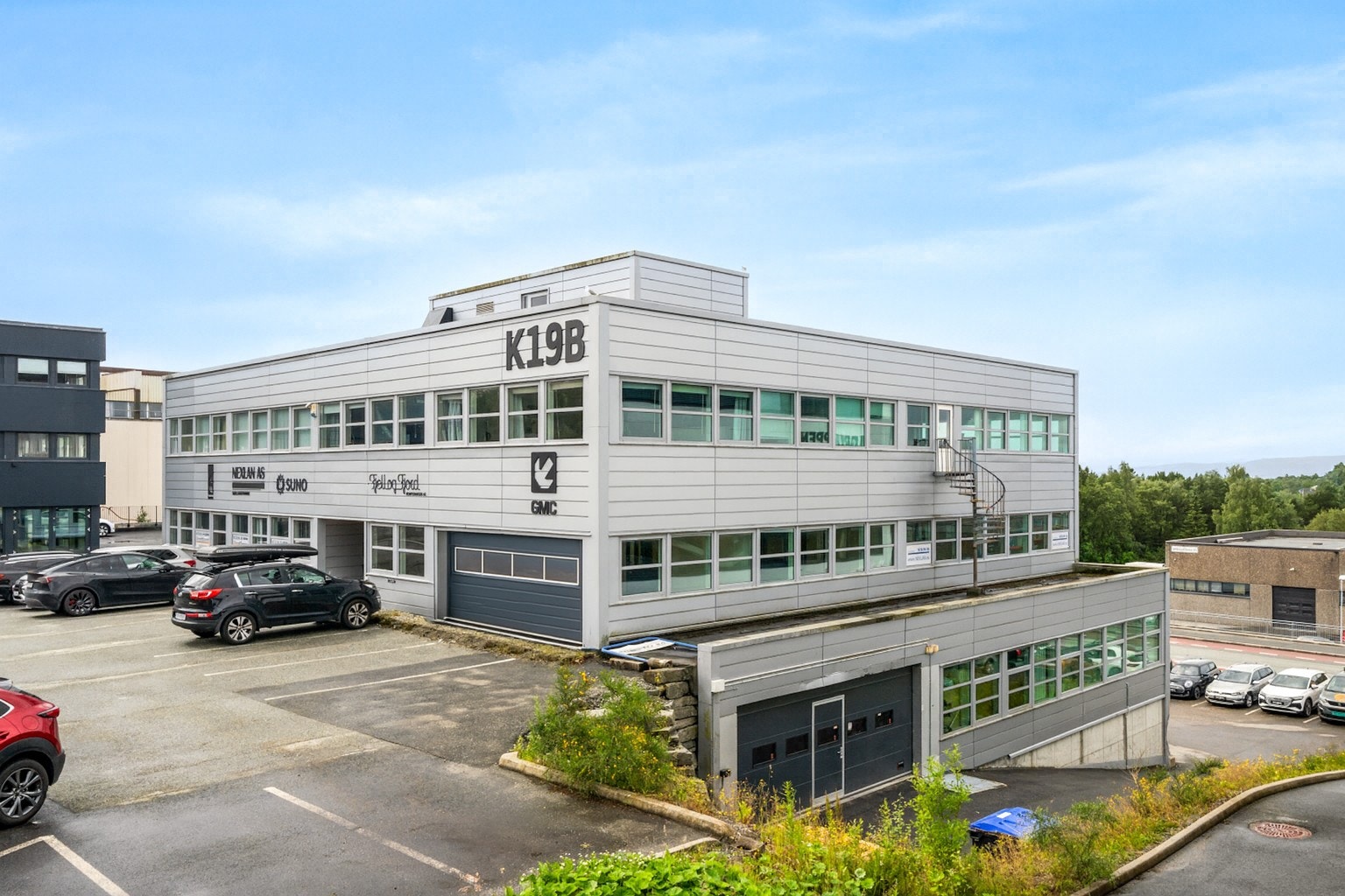 Illustrasjon av mulig rulleport foran aktuelt lokale som er ledig. Galleribilde