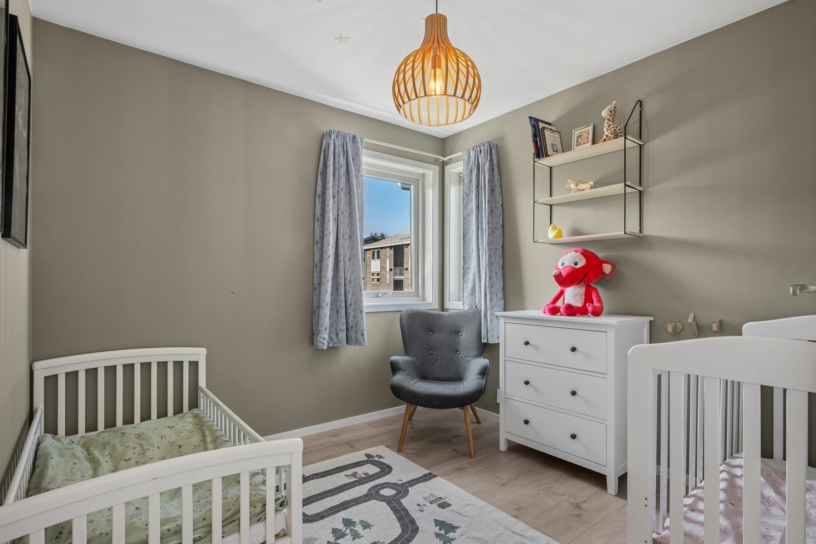 Soverommene er malt i fine farger. Galleribilde