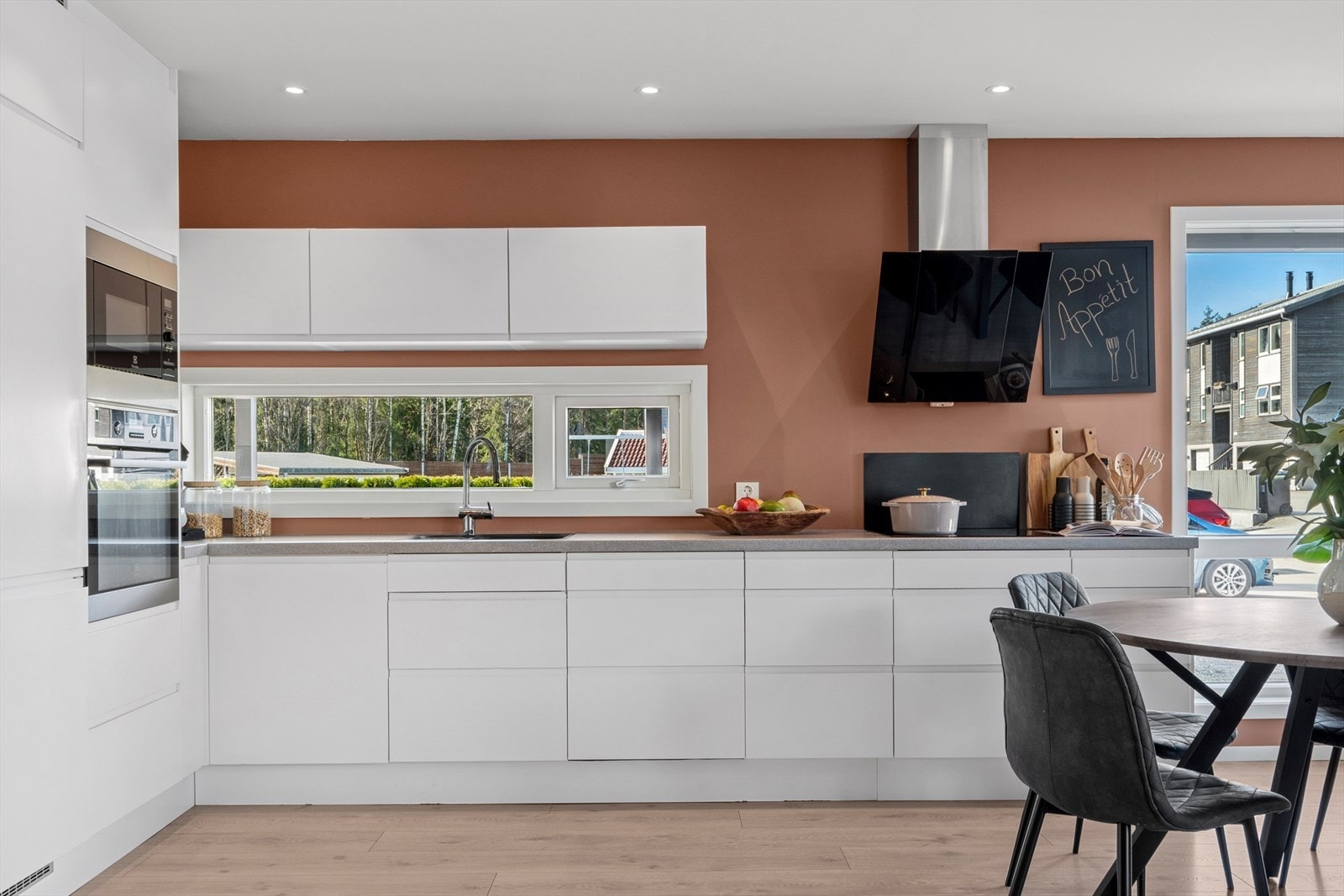 Et innholdsrik kjøkken! Galleribilde